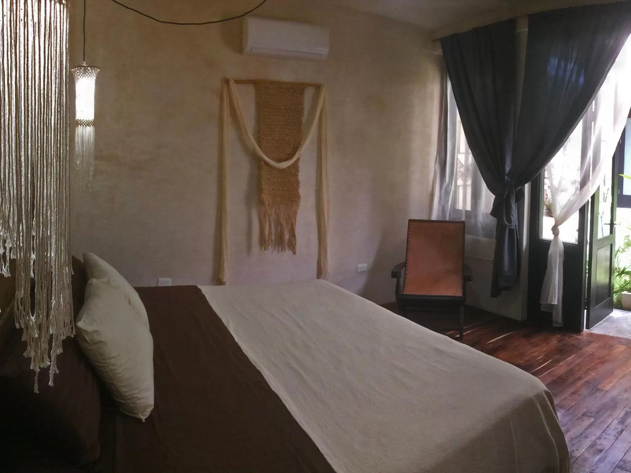 Photo of the whole room, Bed in La Flor Casa Boutique