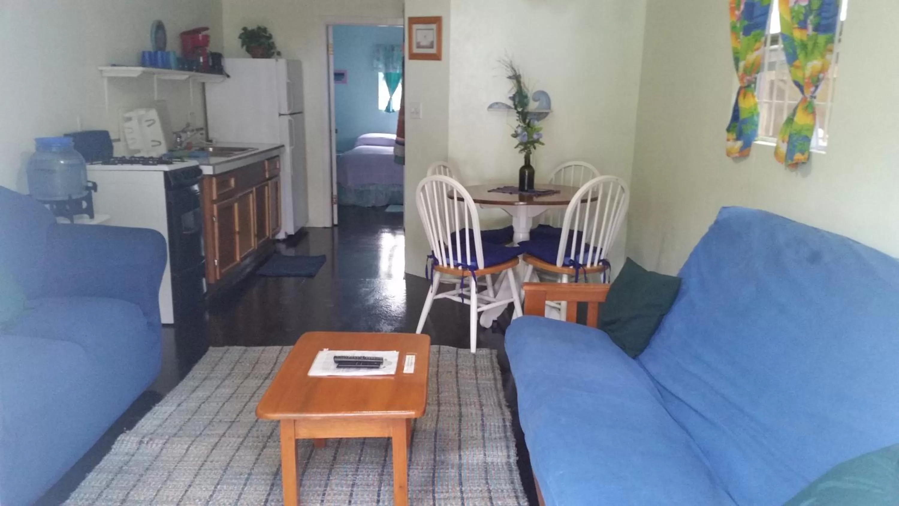 Kitchen or kitchenette, Seating Area in Barefoot Beach Belize