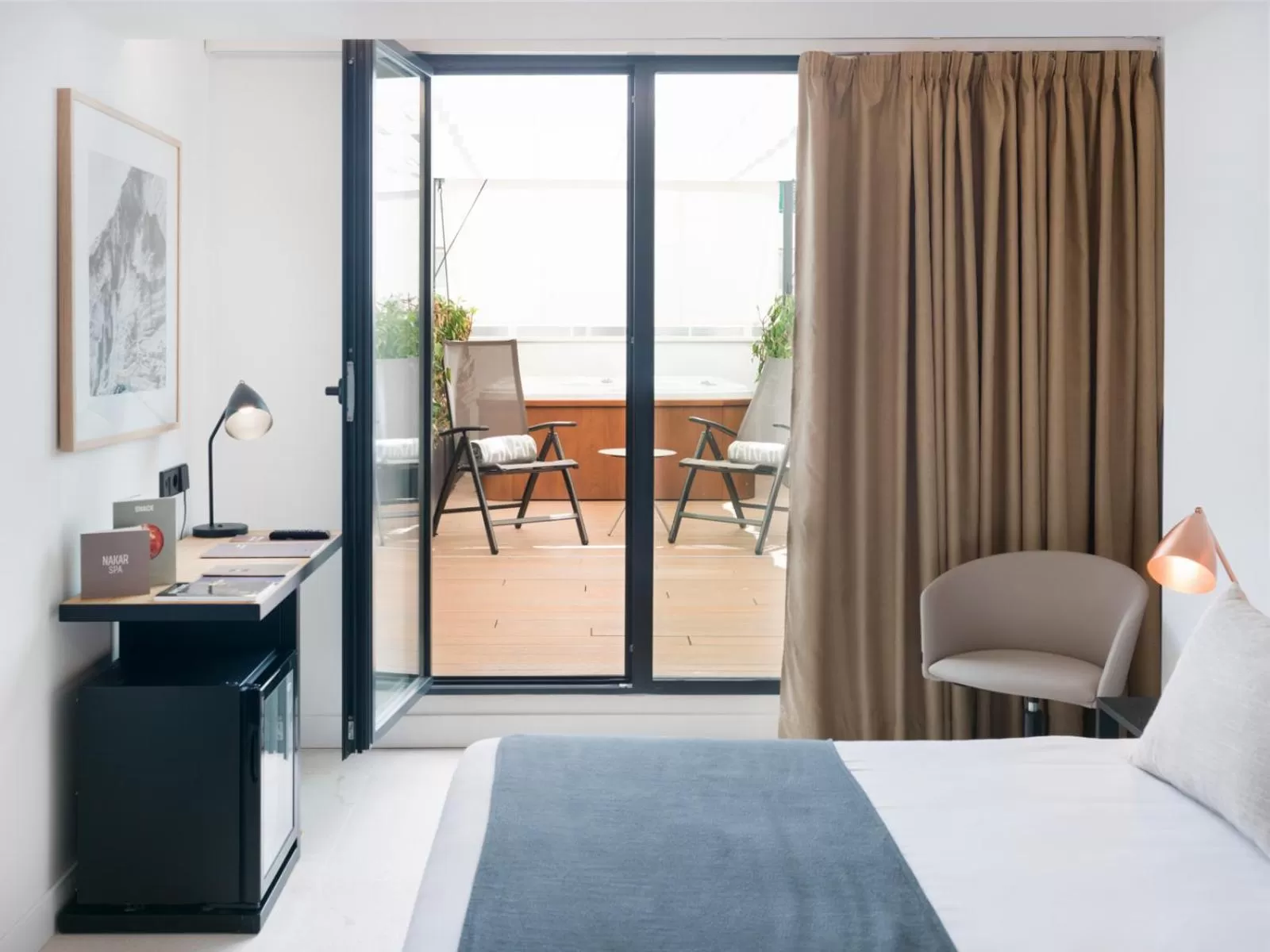 Hot Tub, Bed in Nakar Hotel