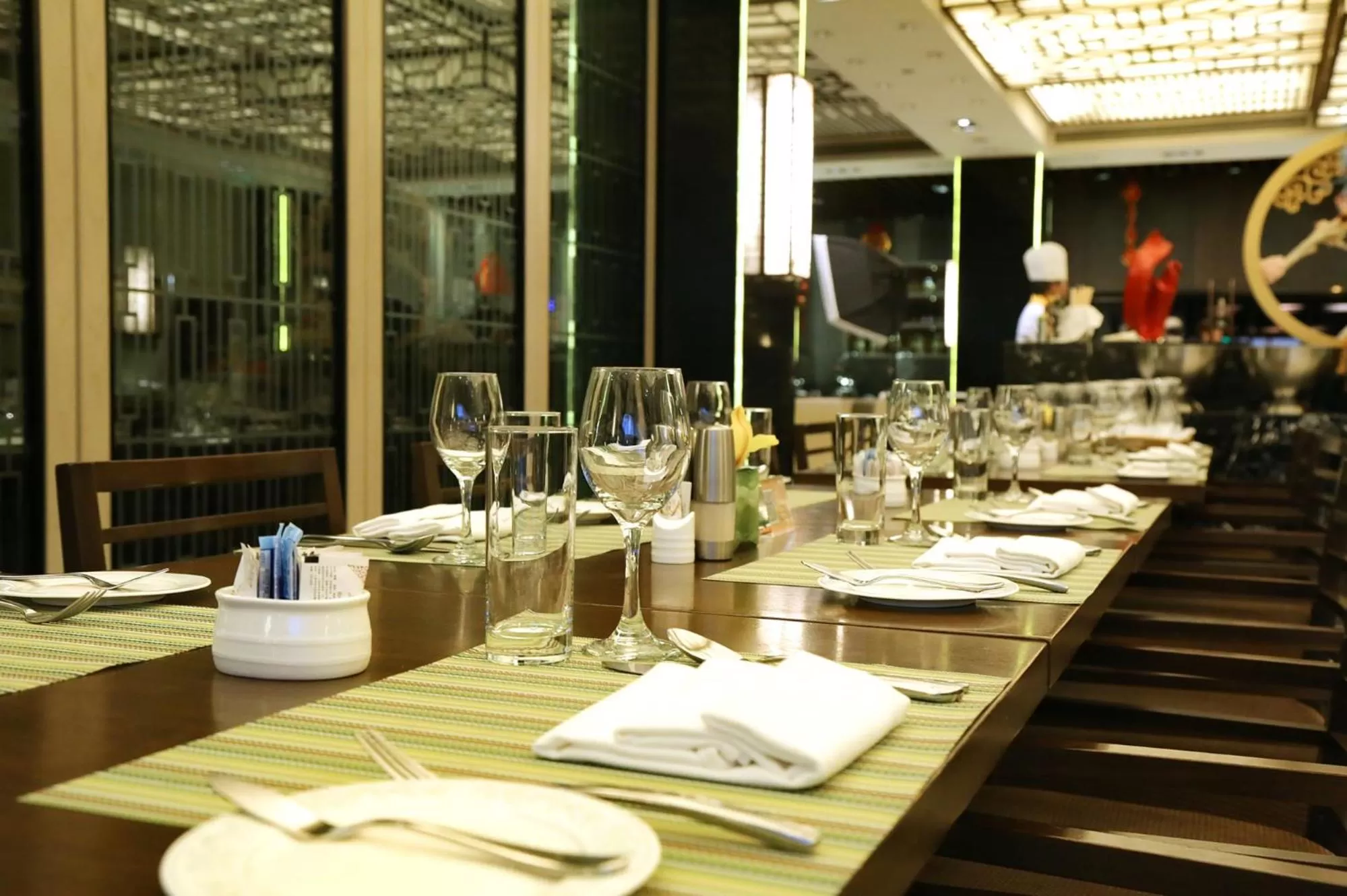 Restaurant/places to eat in Jin Jiang Tower