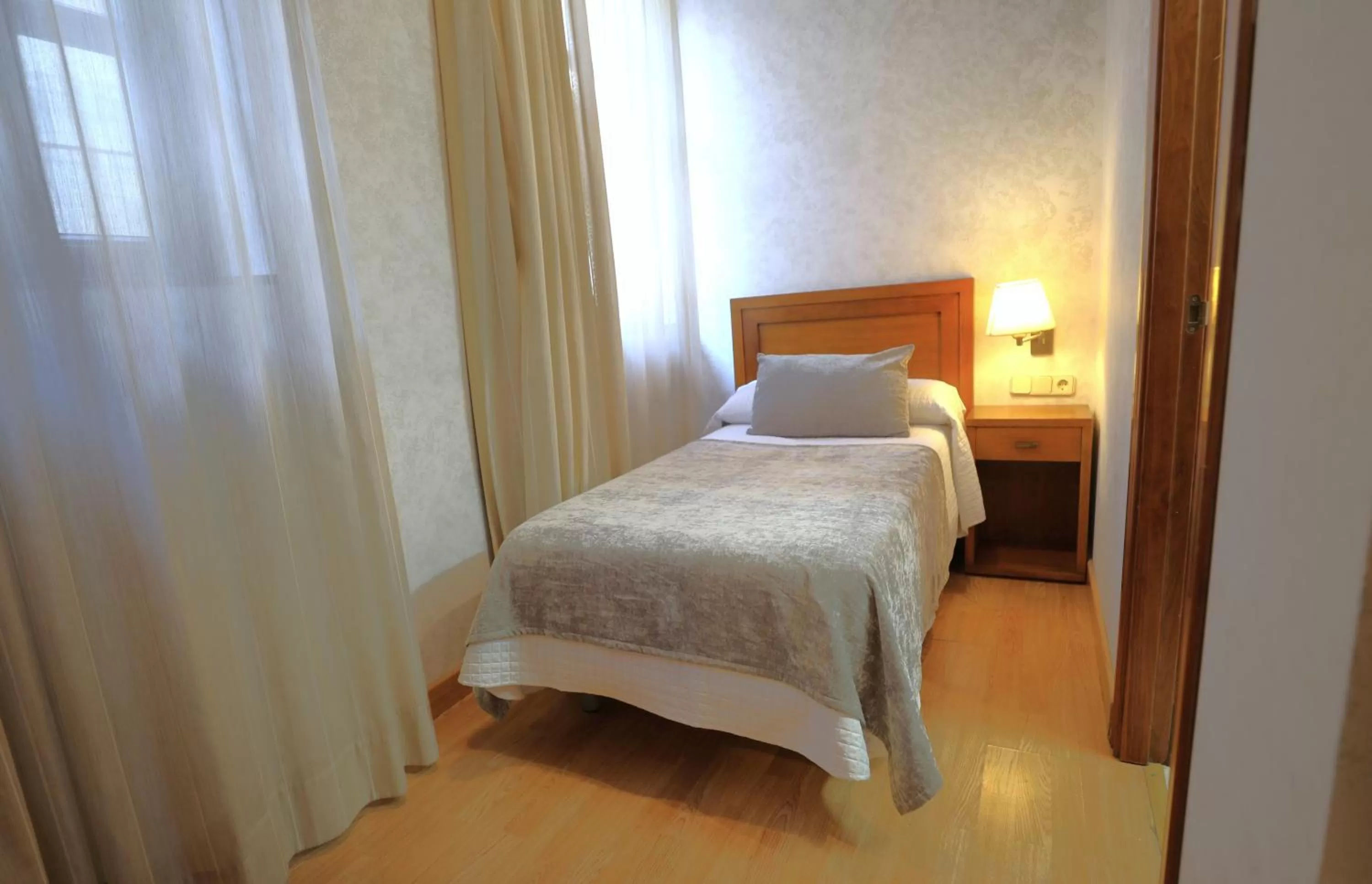 Bed in Hotel Granada Centro