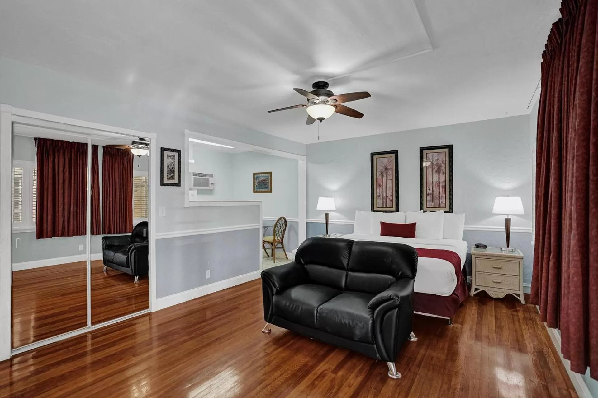 Seating Area in The Worthington Resorts - Clothing Optional - Men Only - Solo hombres