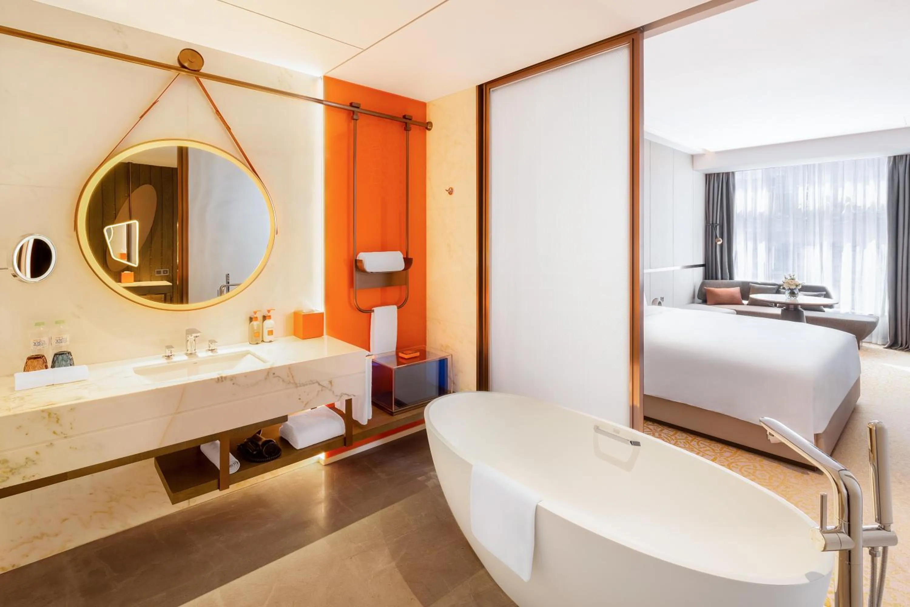 Toilet, Bed in Crowne Plaza Qingdao Jinshui by IHG