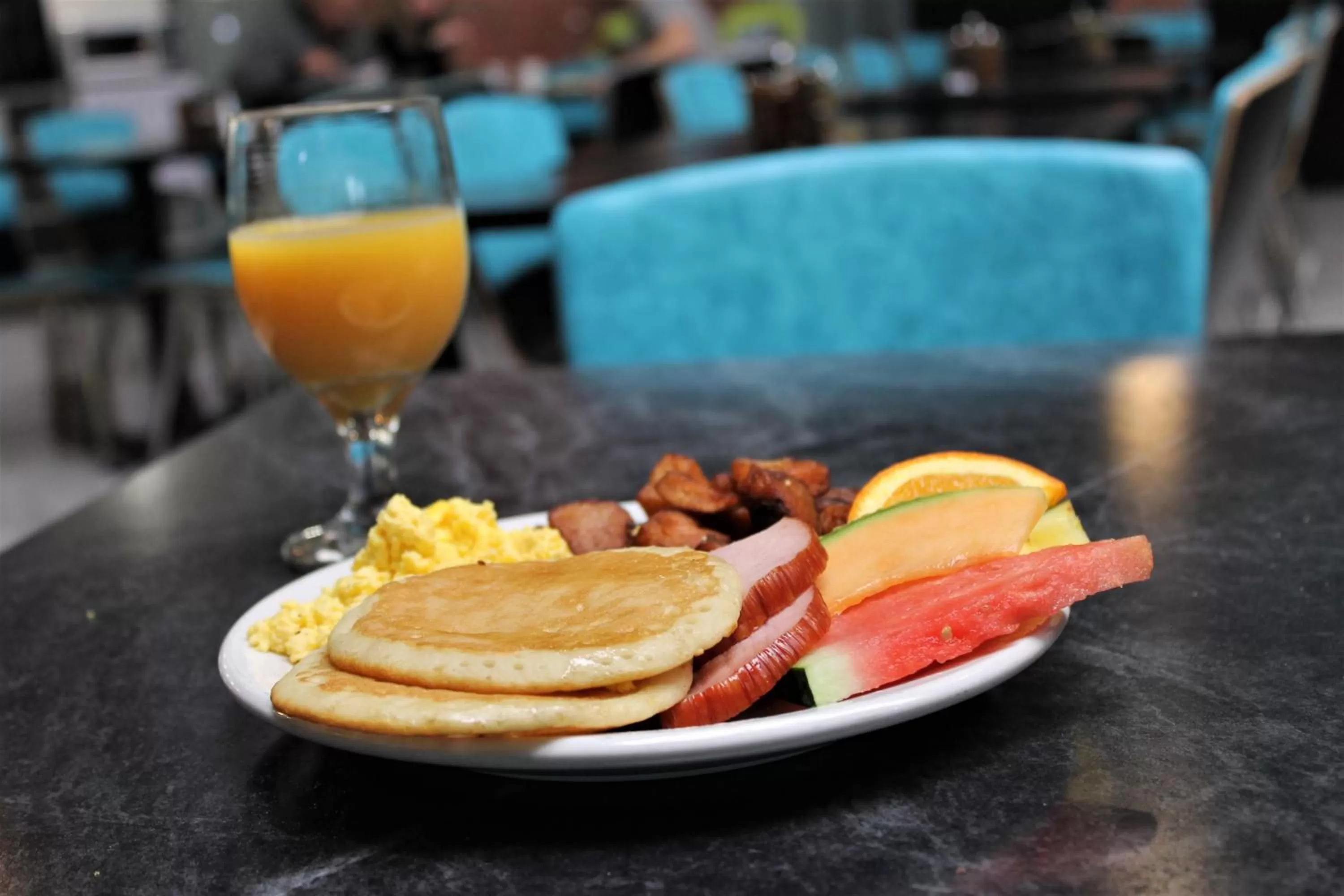 Breakfast in Best Western Laval-Montreal & Conference Centre