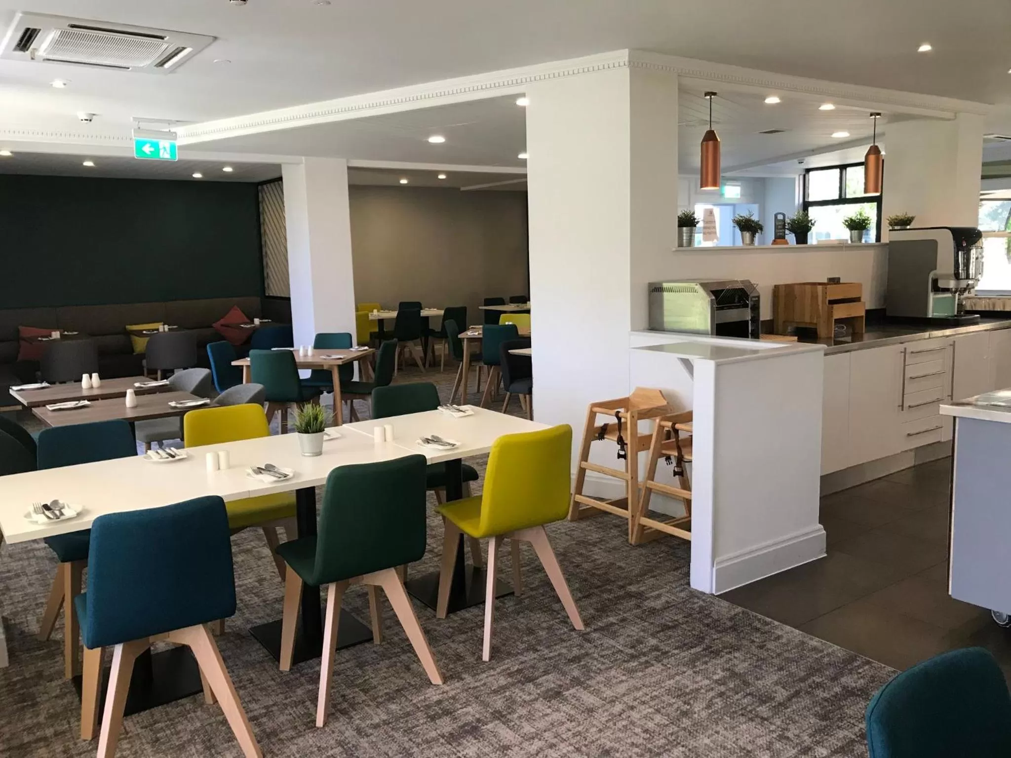 Restaurant/places to eat in Holiday Inn Doncaster A1- M Jct 36 by IHG