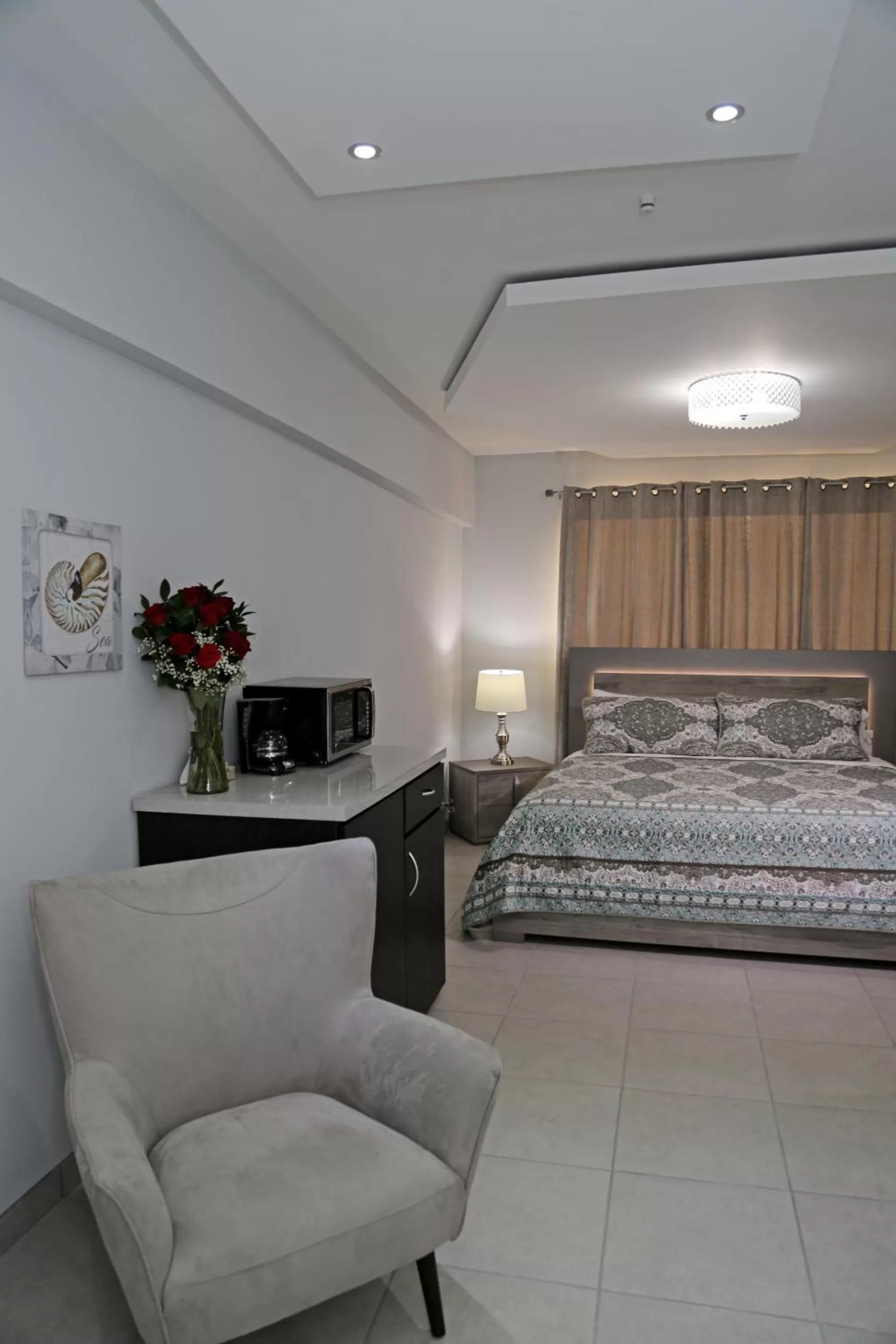 Bed in Itza-Bella Suites