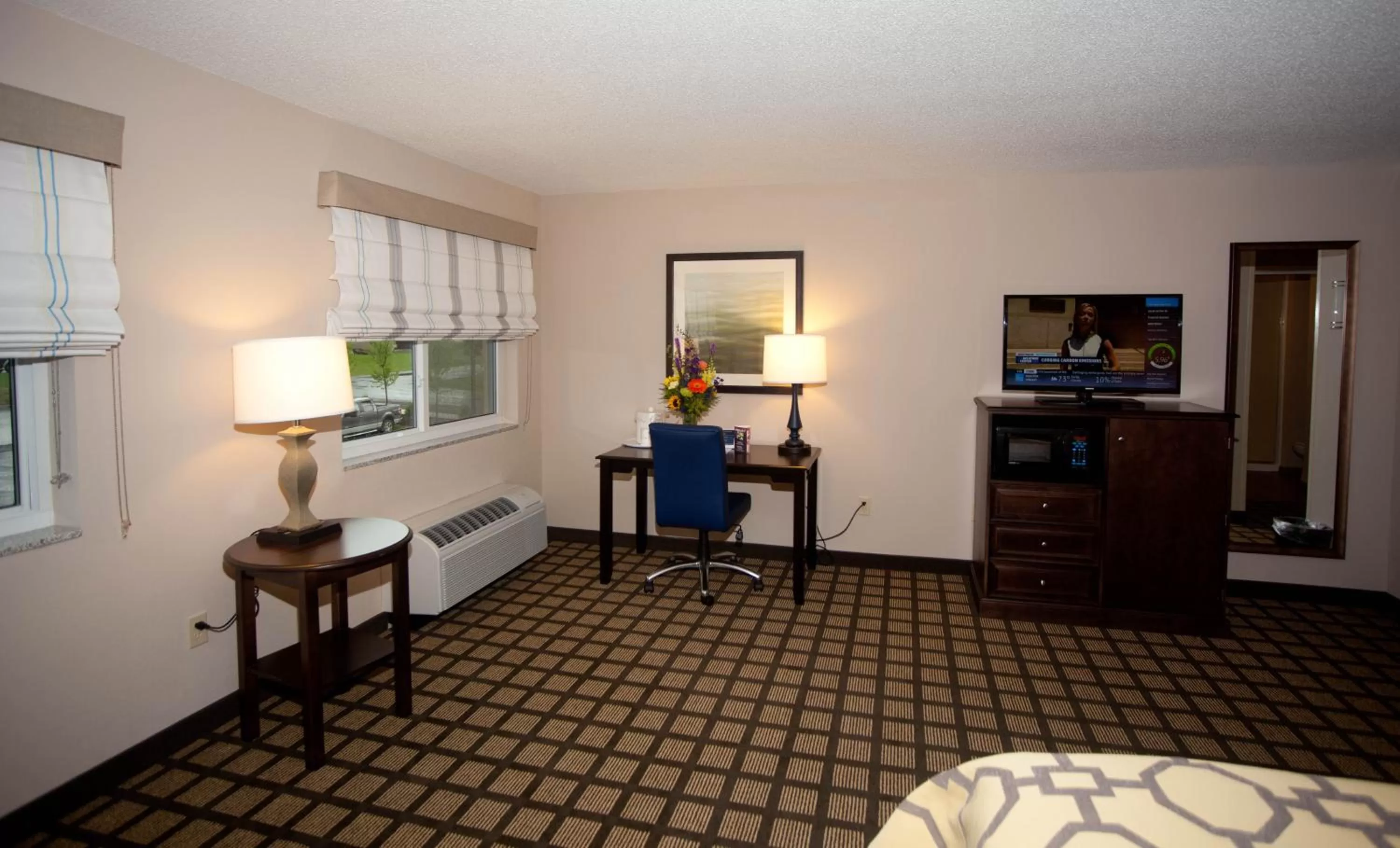 Bedroom, Bed in Baymont by Wyndham Erie