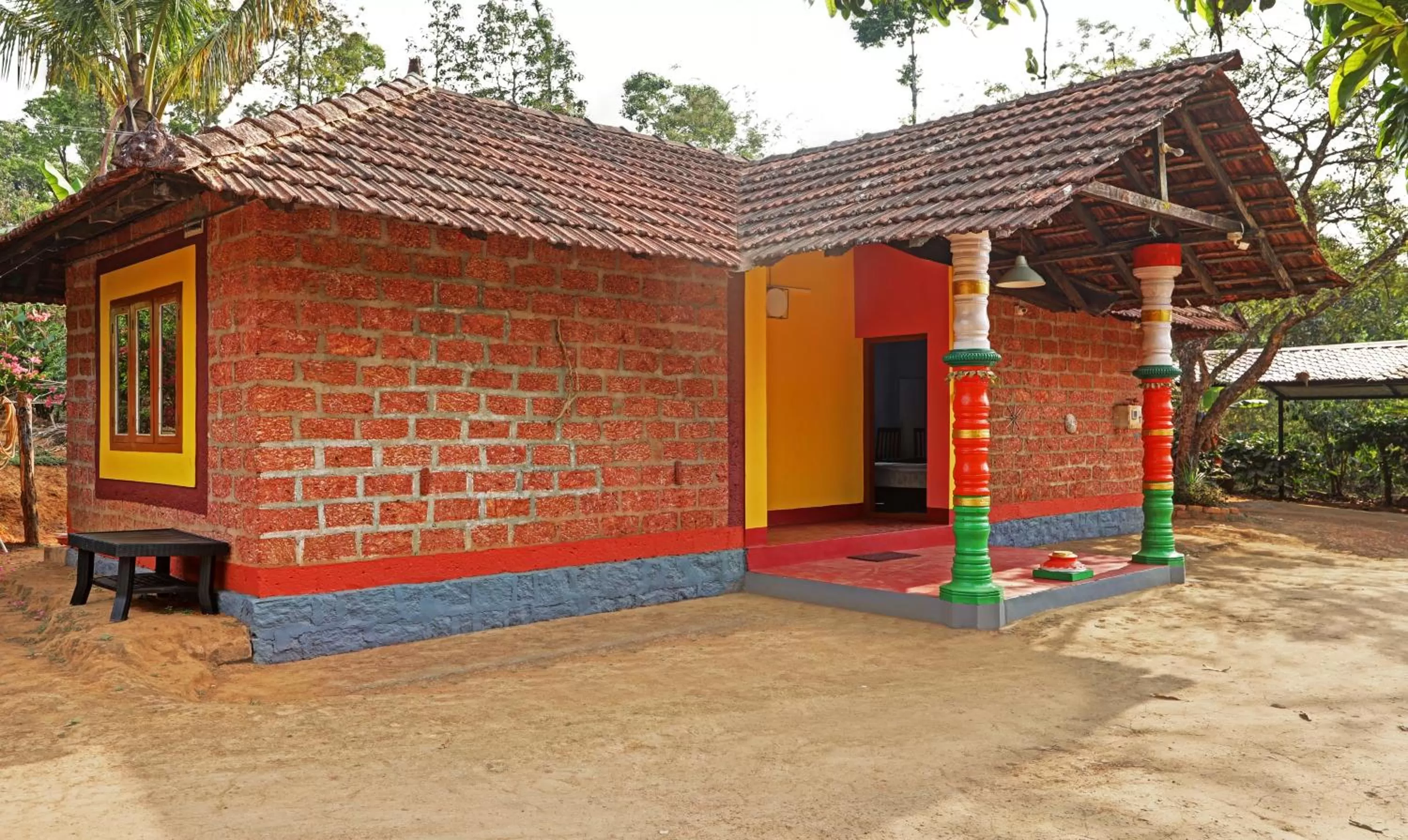 Property building in Hotel Allaranda Homestay