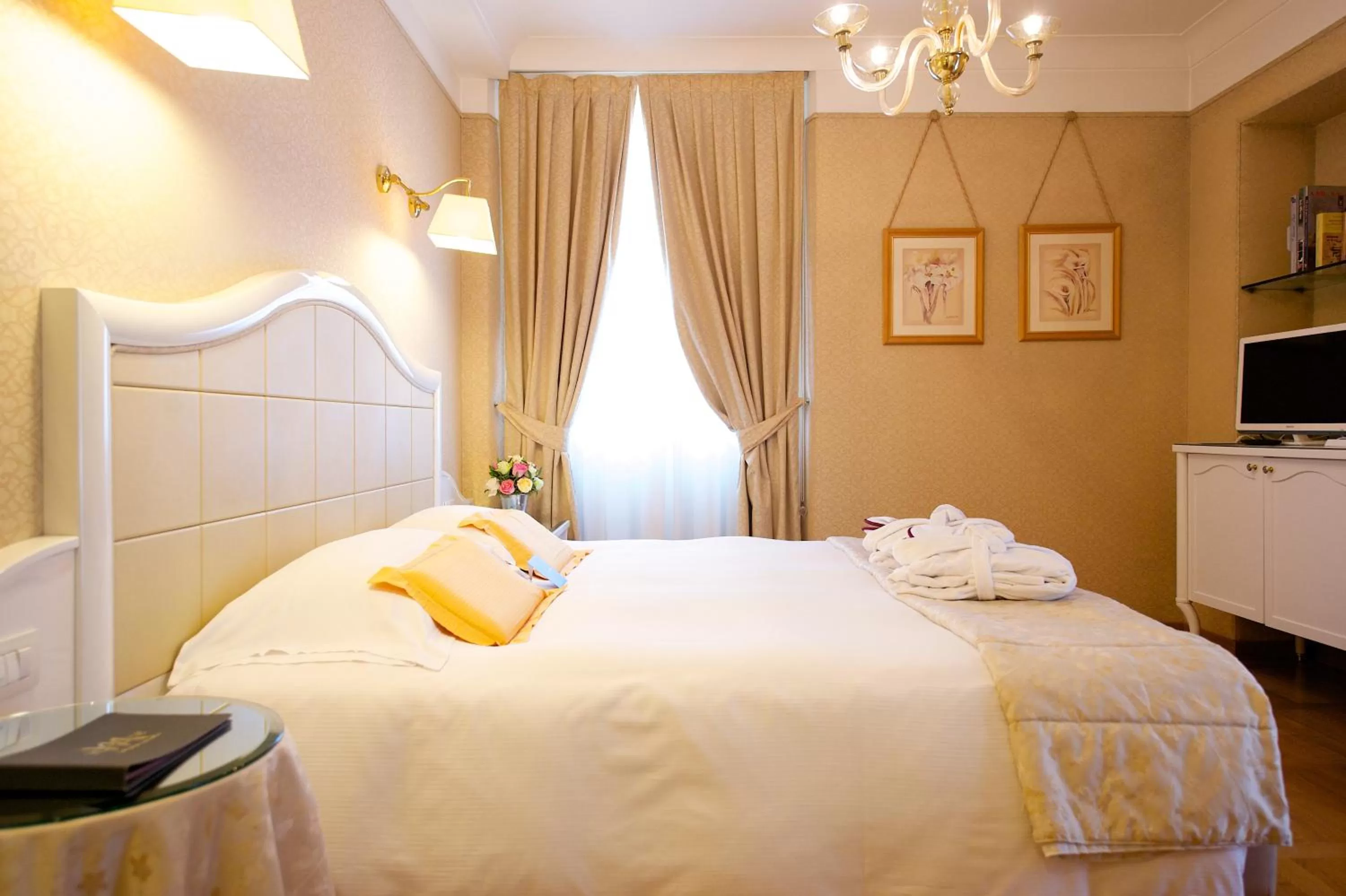 Bed in Hotel Mercure Milano Centro