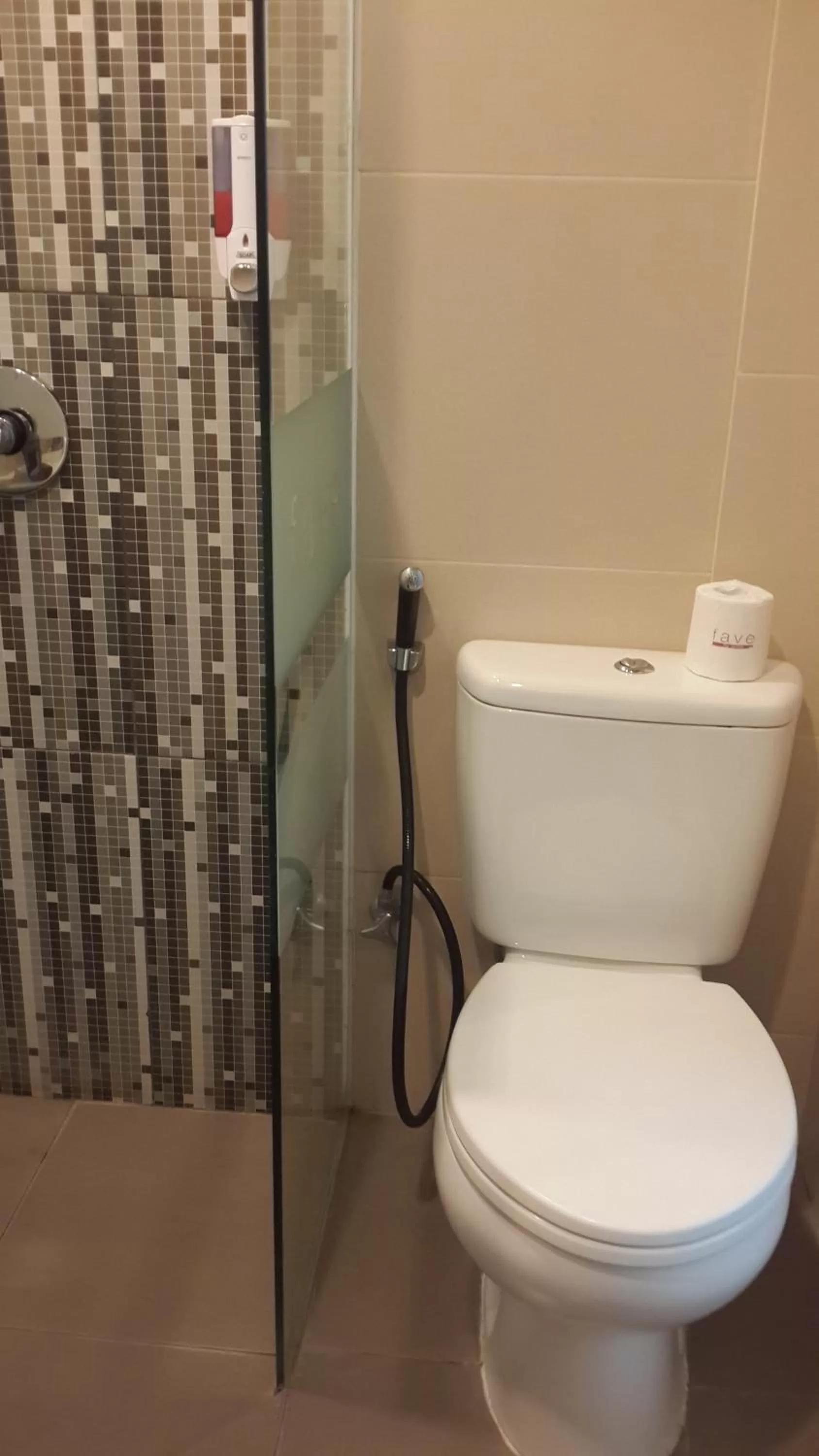 Toilet in favehotel Pluit Junction
