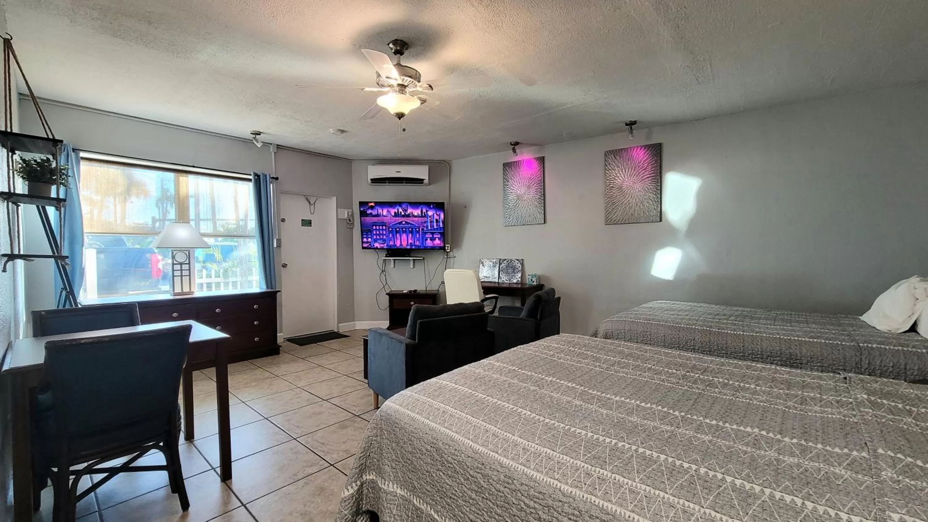 Living room, Bed in Barefoot mailman motel