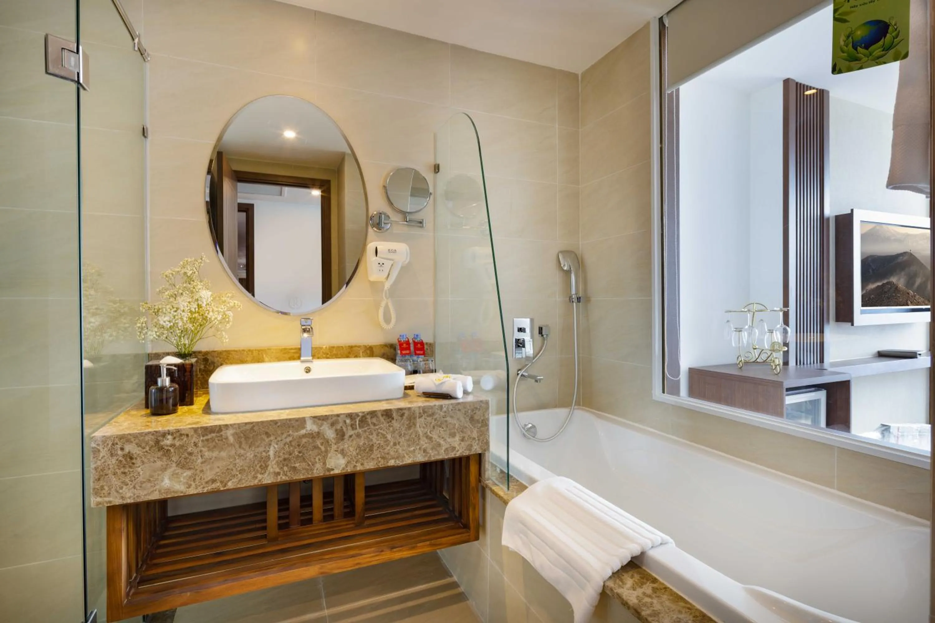 Bathroom, Bed in Regalia Gold Hotel