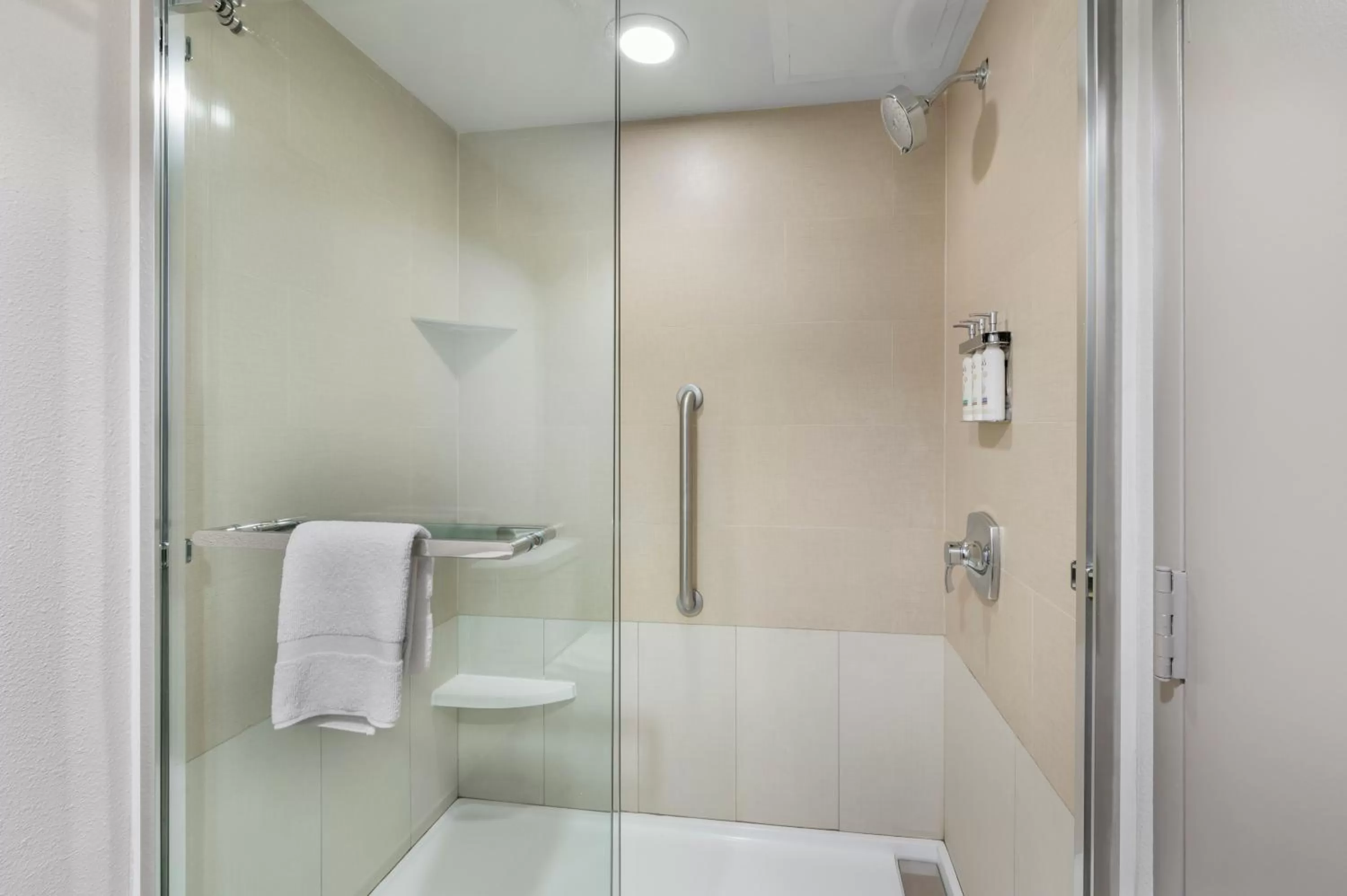 Bathroom in Holiday Inn Express Greencastle by IHG