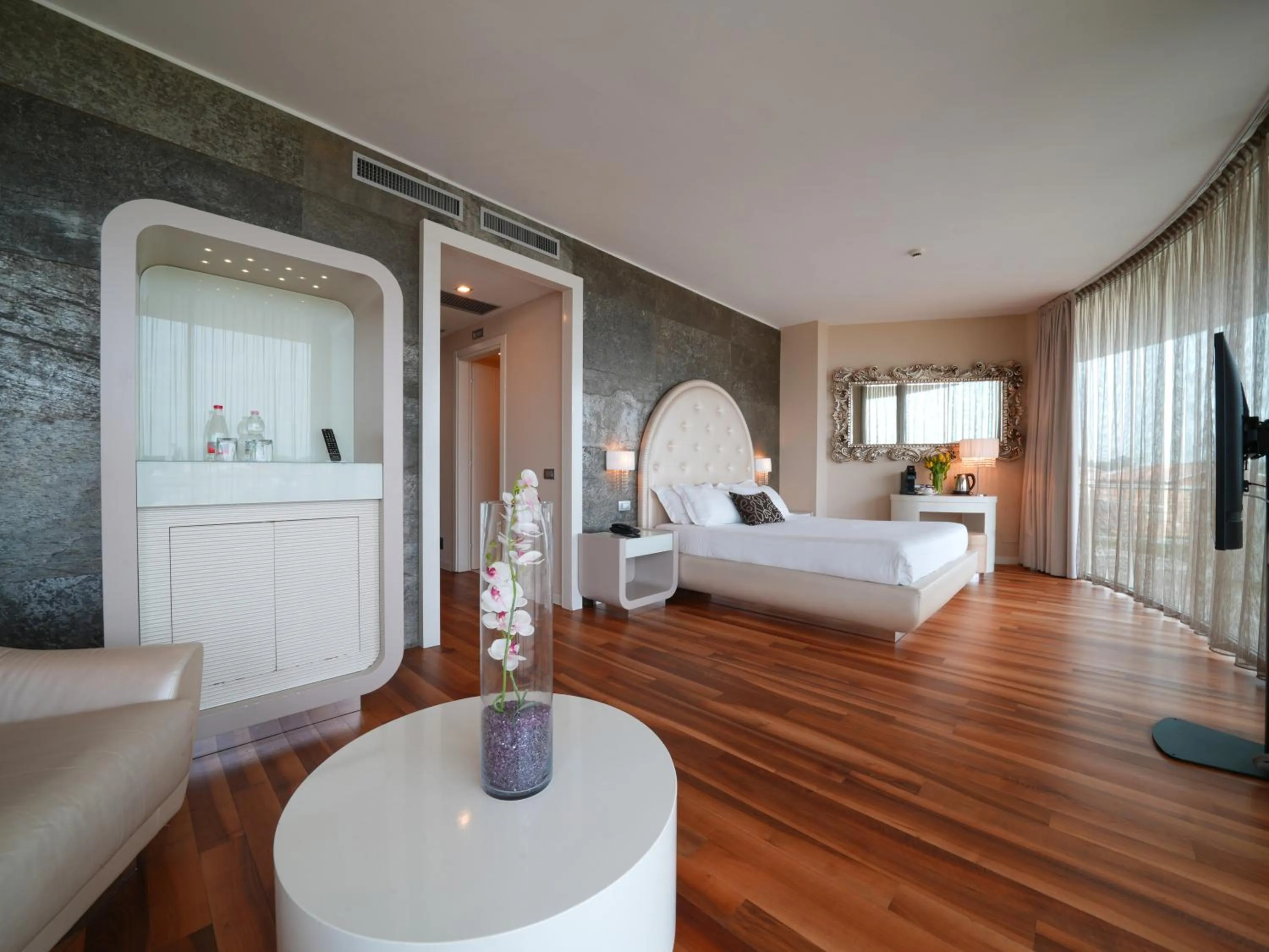 Junior Suite in Pisa Tower Plaza