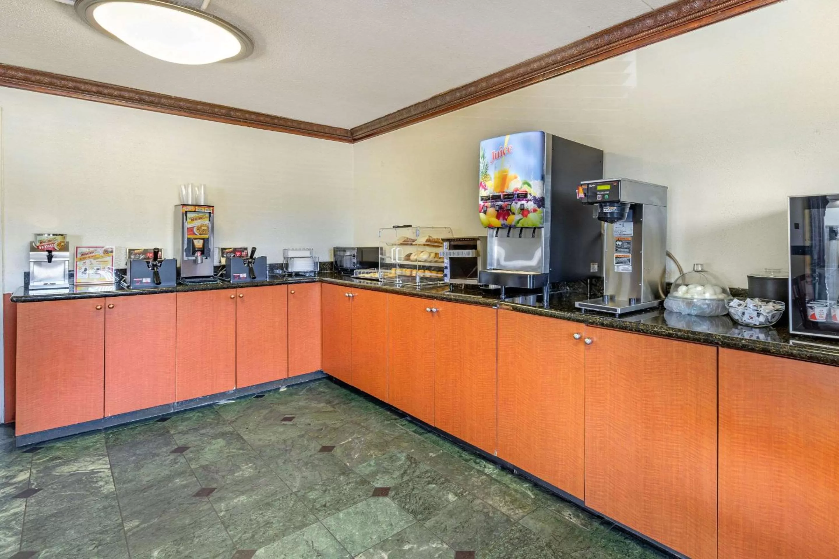 Restaurant/places to eat in Econo Lodge Florence - Darlington