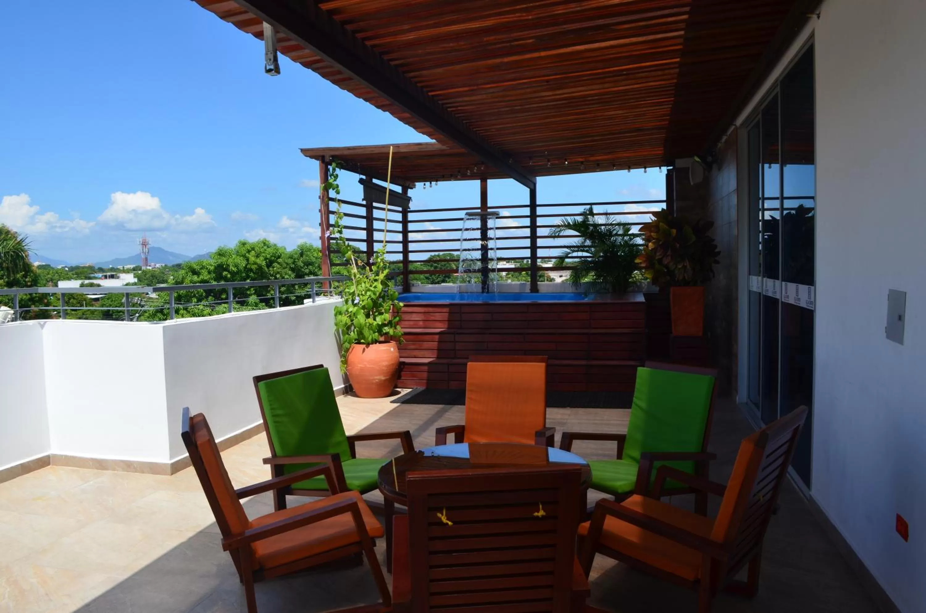 Hot Tub in Hotel Ucla Center