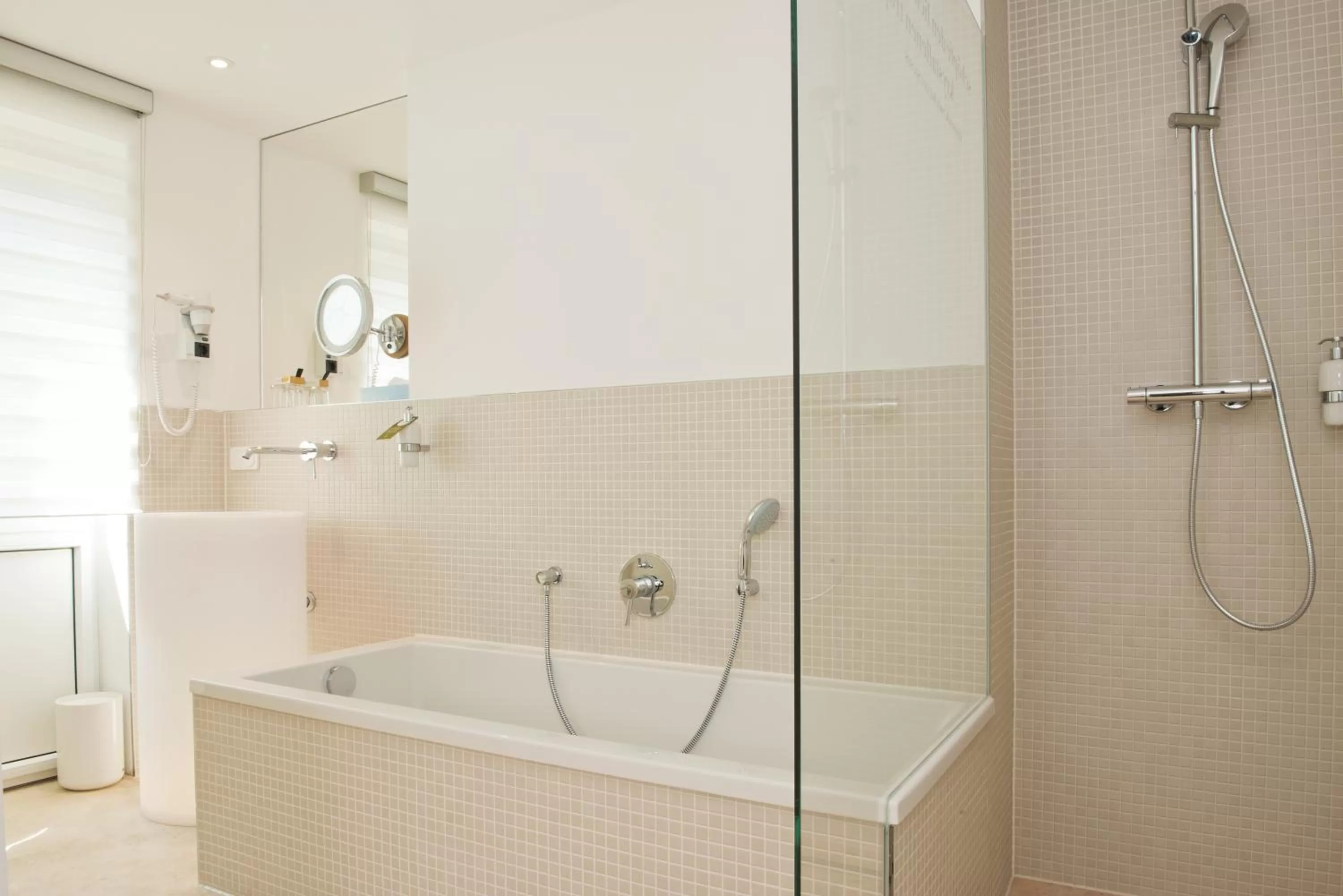 Photo of the whole room in Hotel Gude