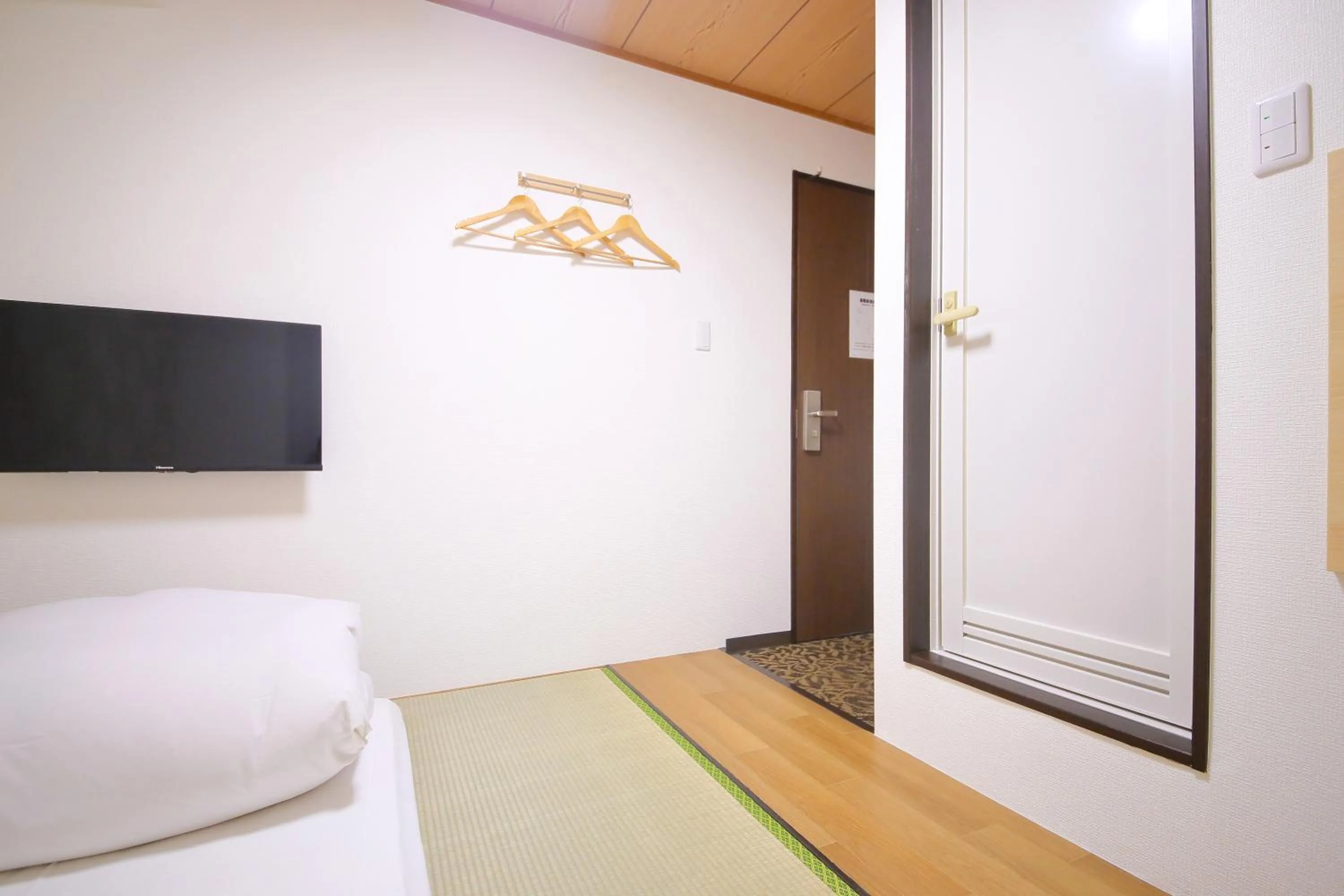 Photo of the whole room, Bed in Hotel Shin-Imamiya