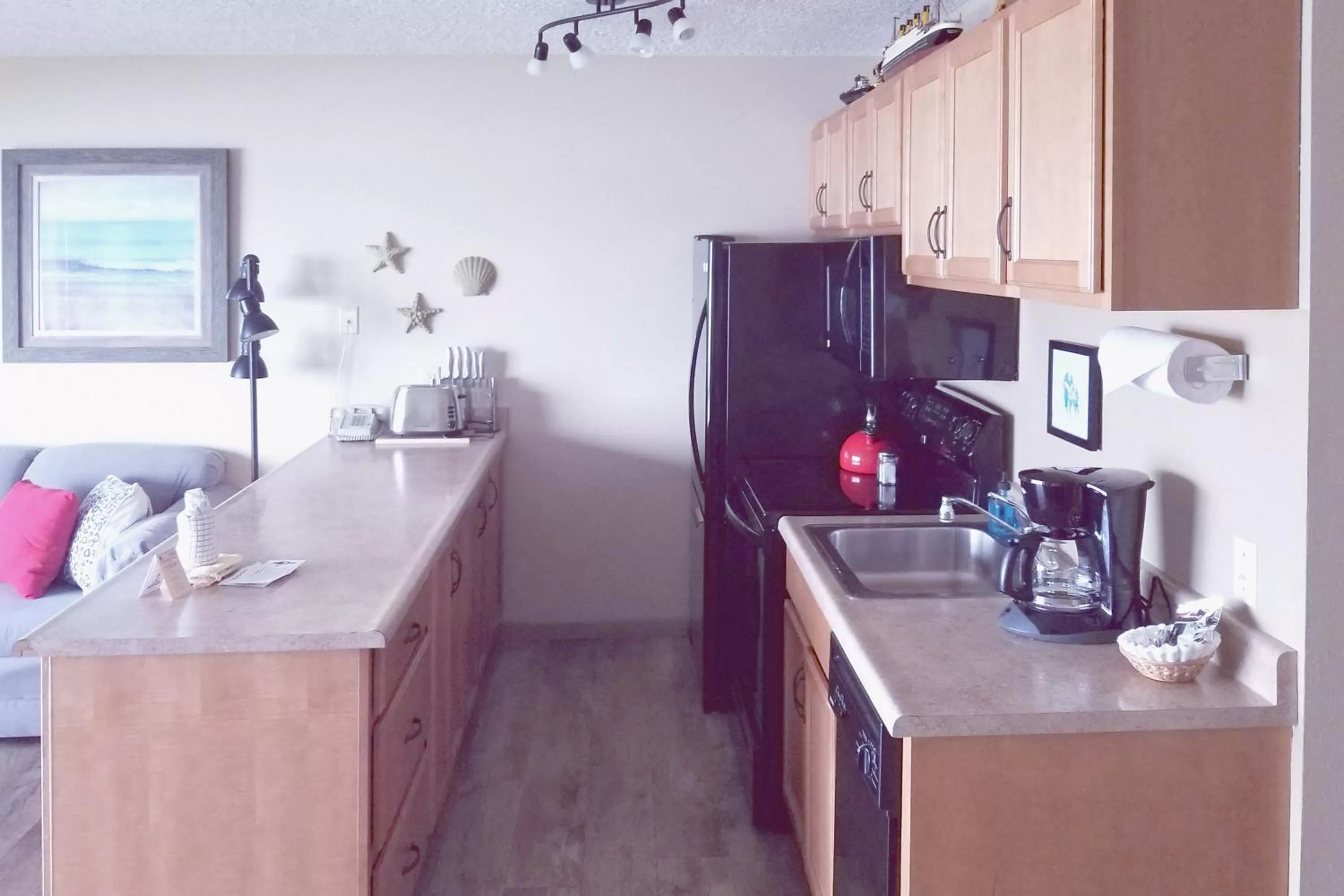 Coffee/tea facilities, Kitchen/Kitchenette in Ocean Terrace Condominiums