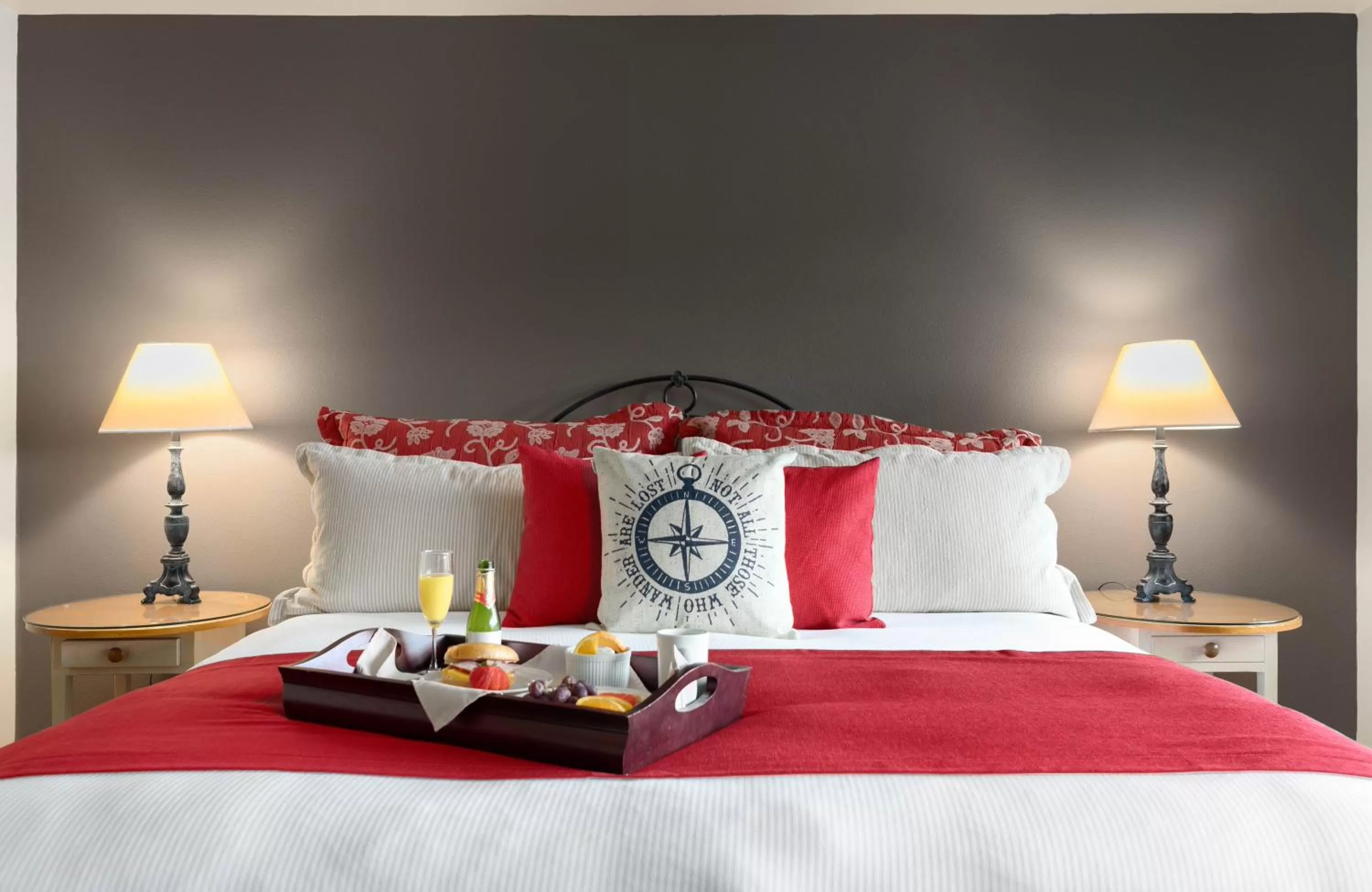 Bed in La Conner Channel Lodge