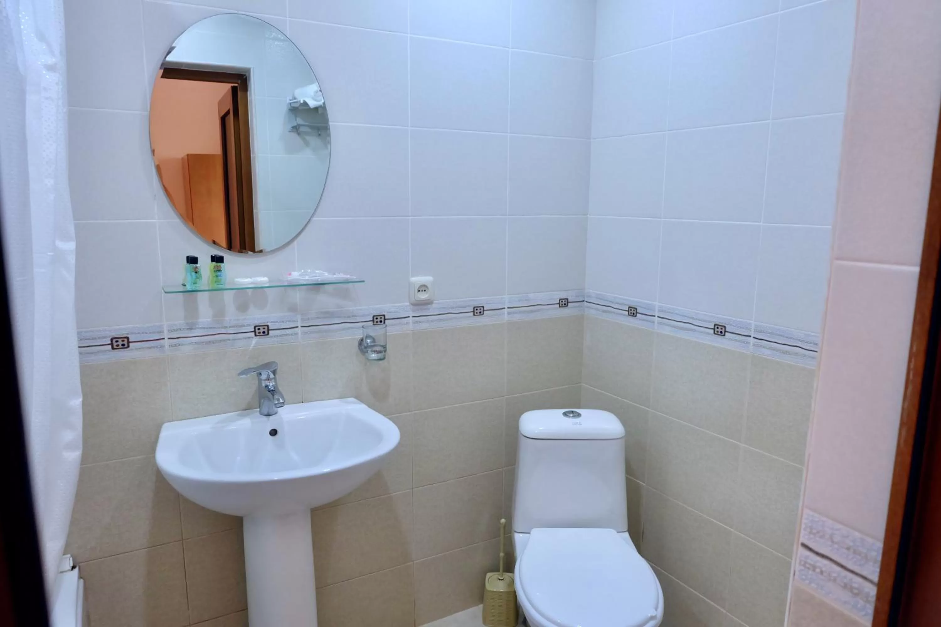 Toilet in Dil Hill by Sam