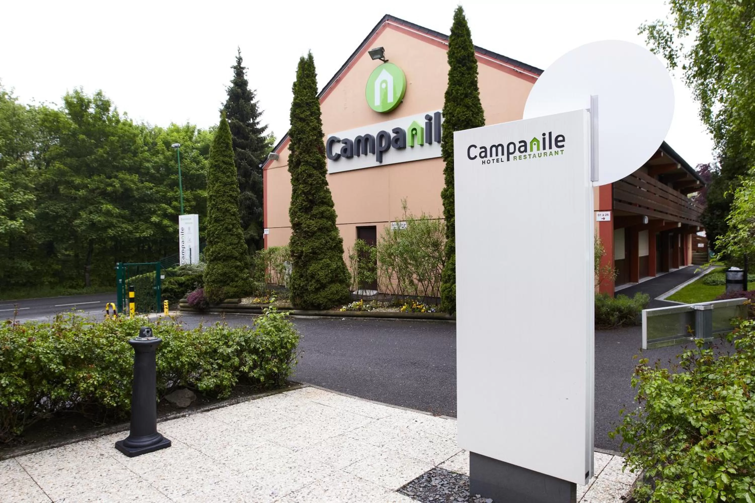 Facade/entrance in Campanile Charleville-Mezières