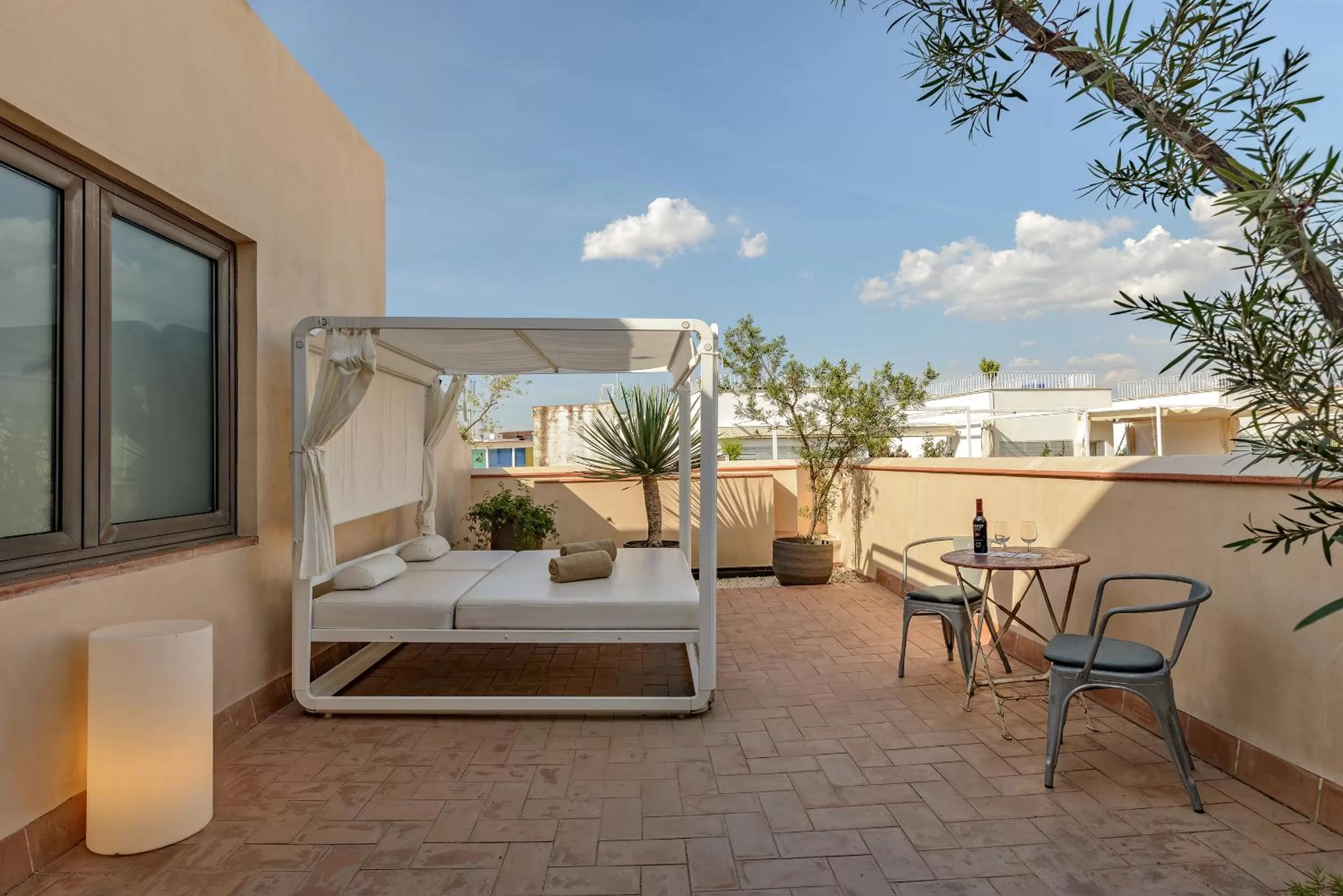 sunbed in CoolRooms Palacio Villapanés 5 GL