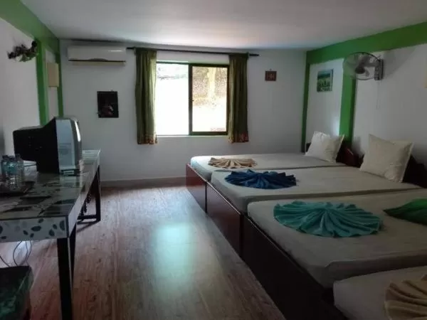 Economy Quadruple Room in Hotel de la Plage