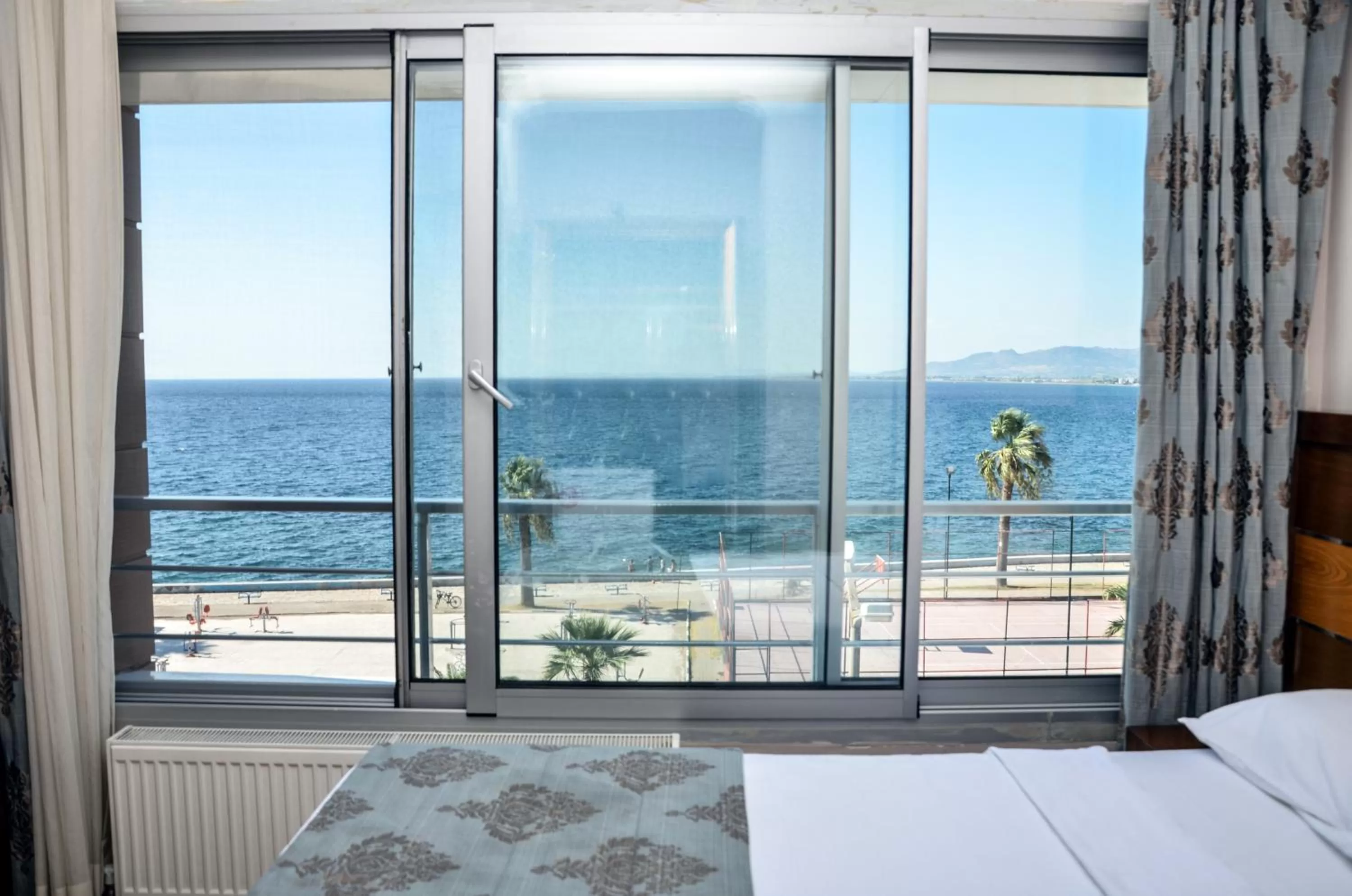 Day, Bed in Perla Hotel