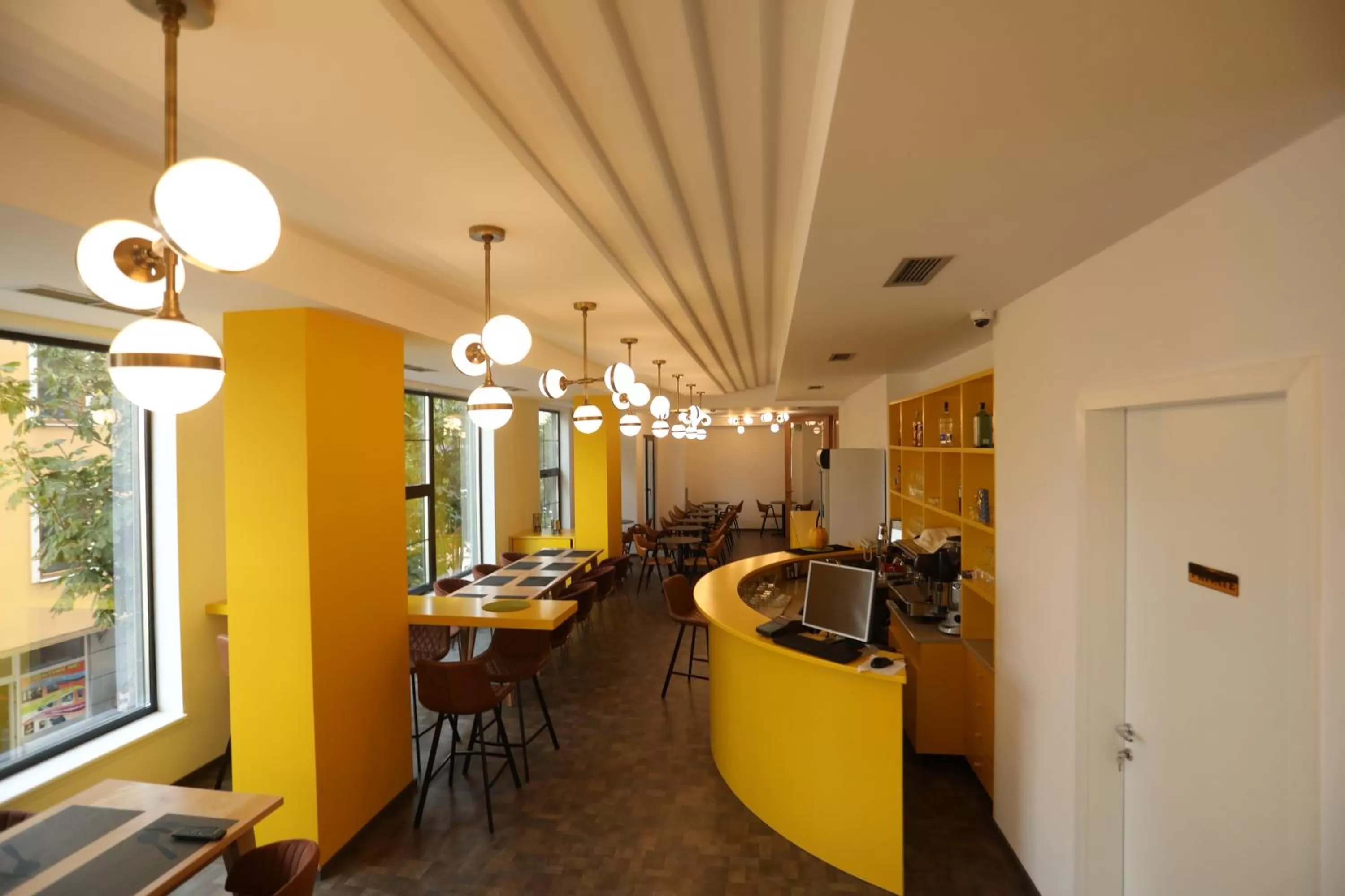 Restaurant/places to eat in Elite