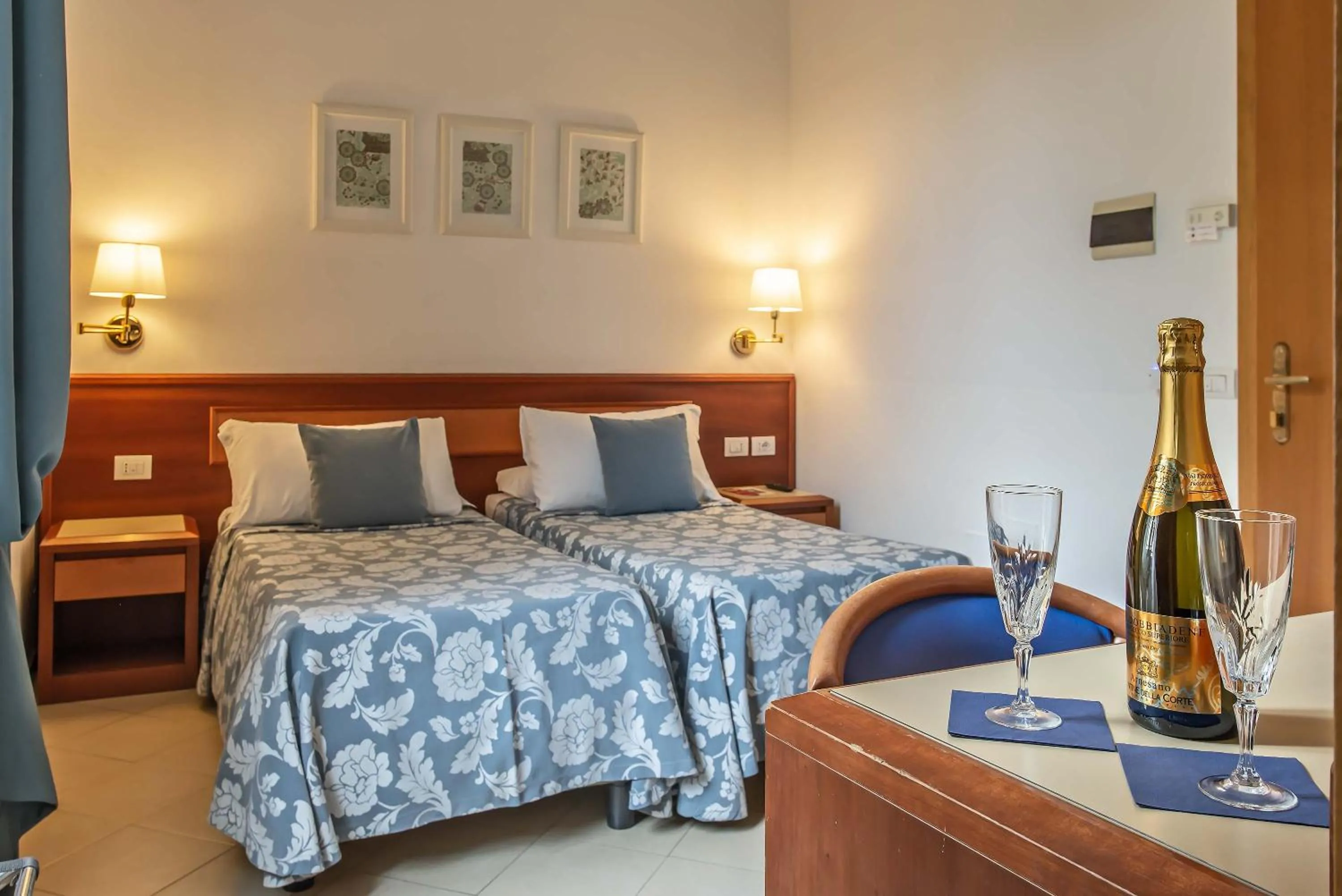 Photo of the whole room, Bed in Hotel Bonifacio