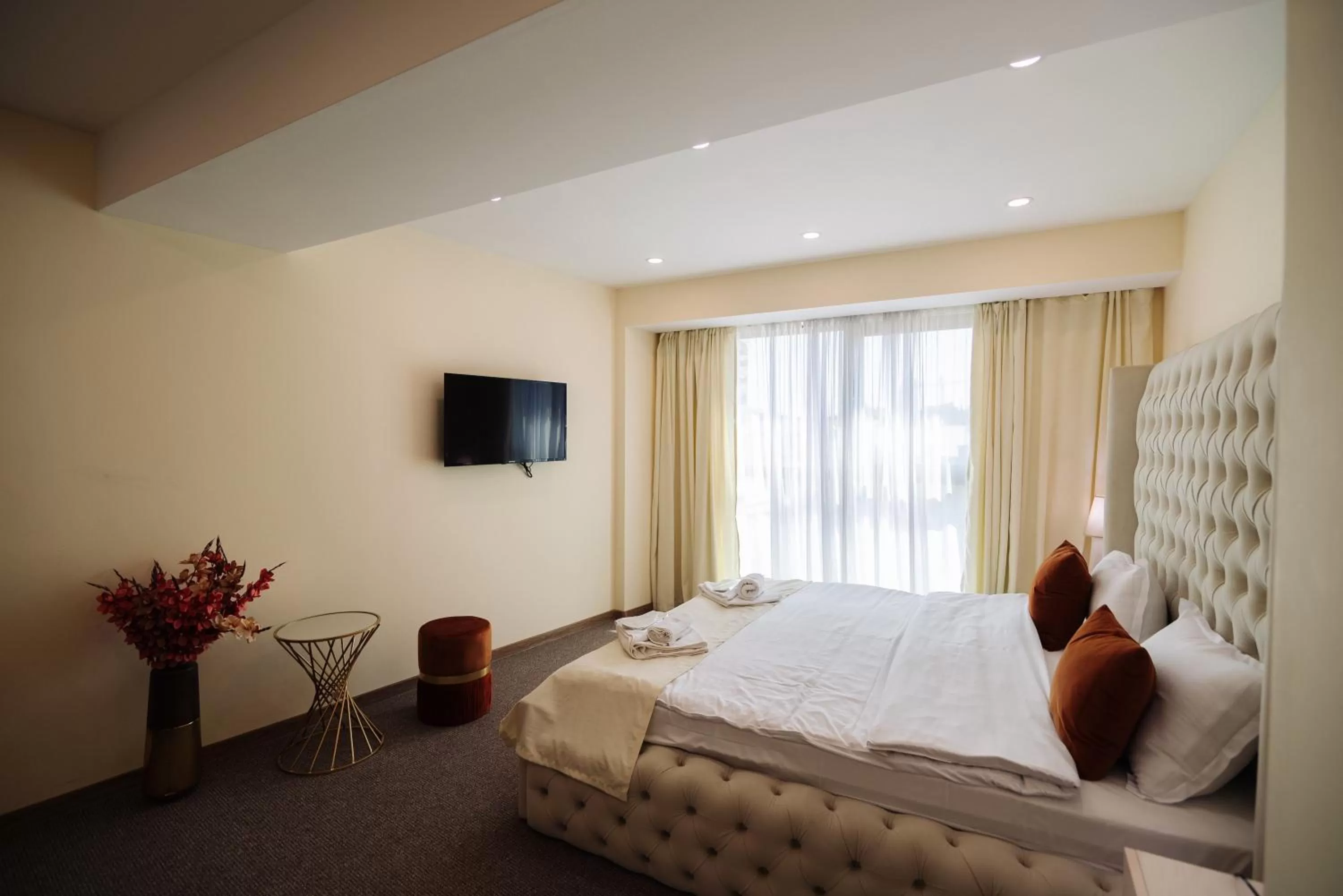 Bed in Royal Plaza Hotel