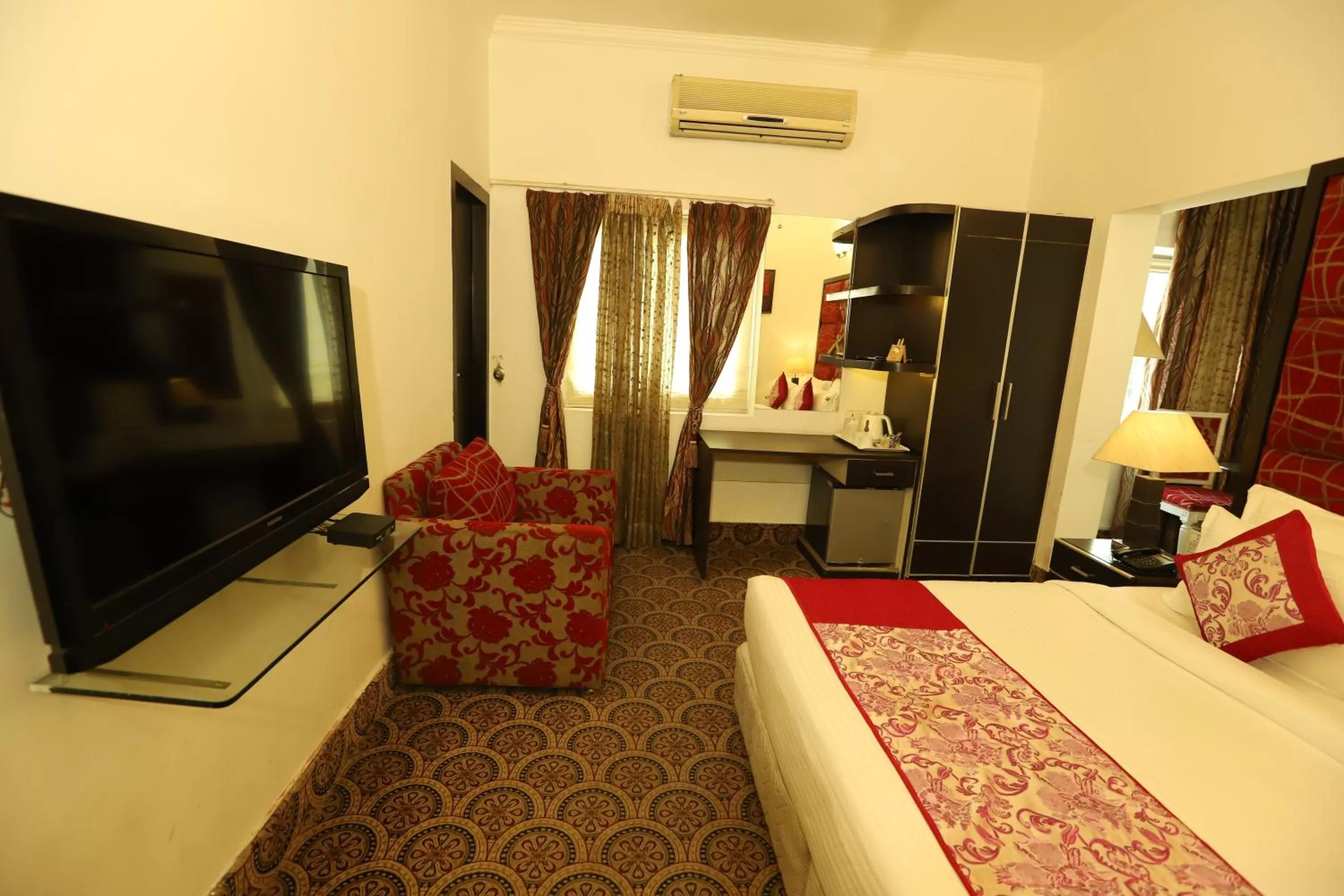 Bed in Hotel Capitol Hills - Greater Kailash Delhi