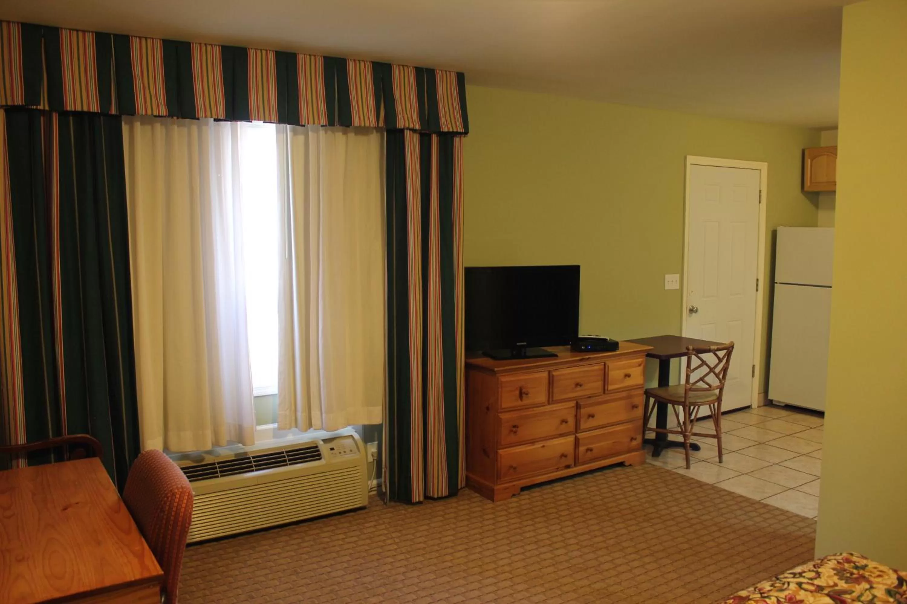 TV/Entertainment Center in Heidi's Inn