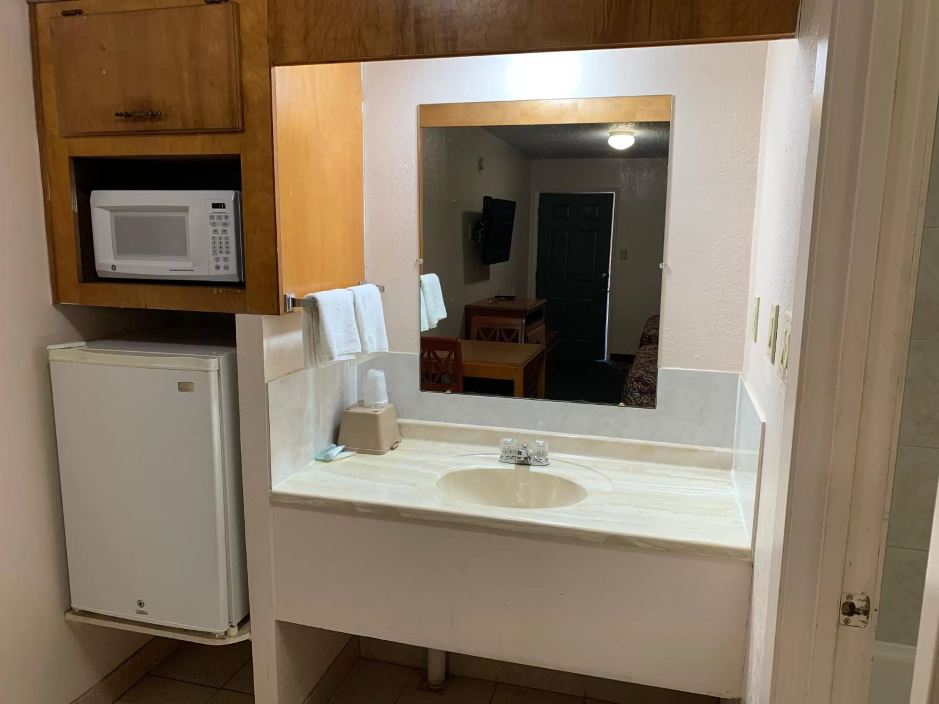 Bathroom in Regency Inn Jewett