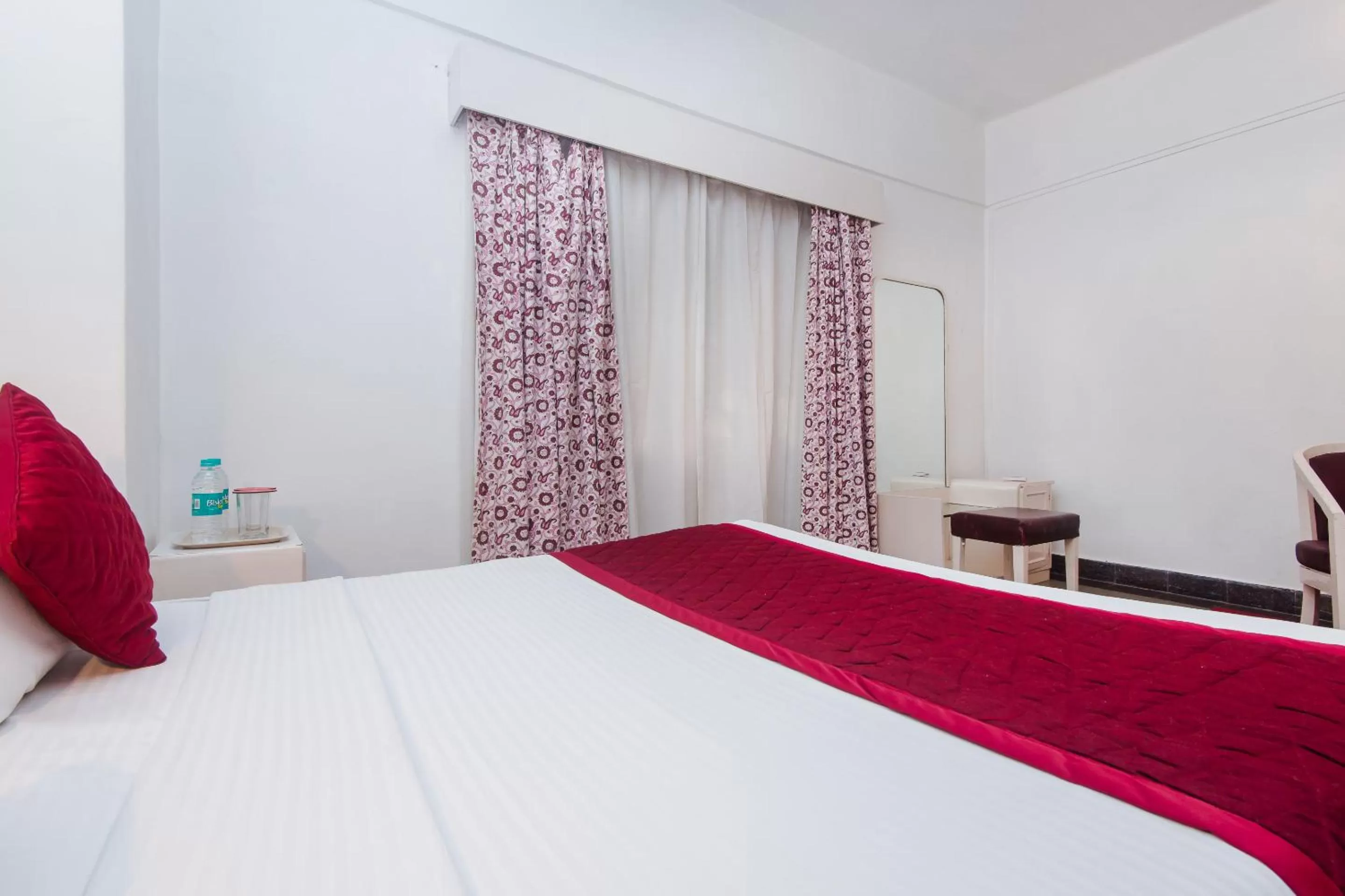 Bedroom, Bed in West End Hotel Opp Bombay Hospital