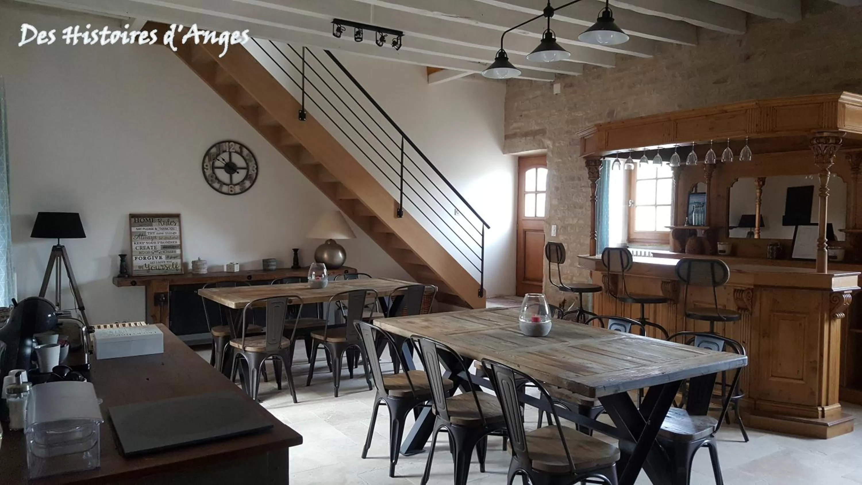 Restaurant/places to eat in B&B Des Histoires d'Anges - Côté Jardin - Accueil Vélo