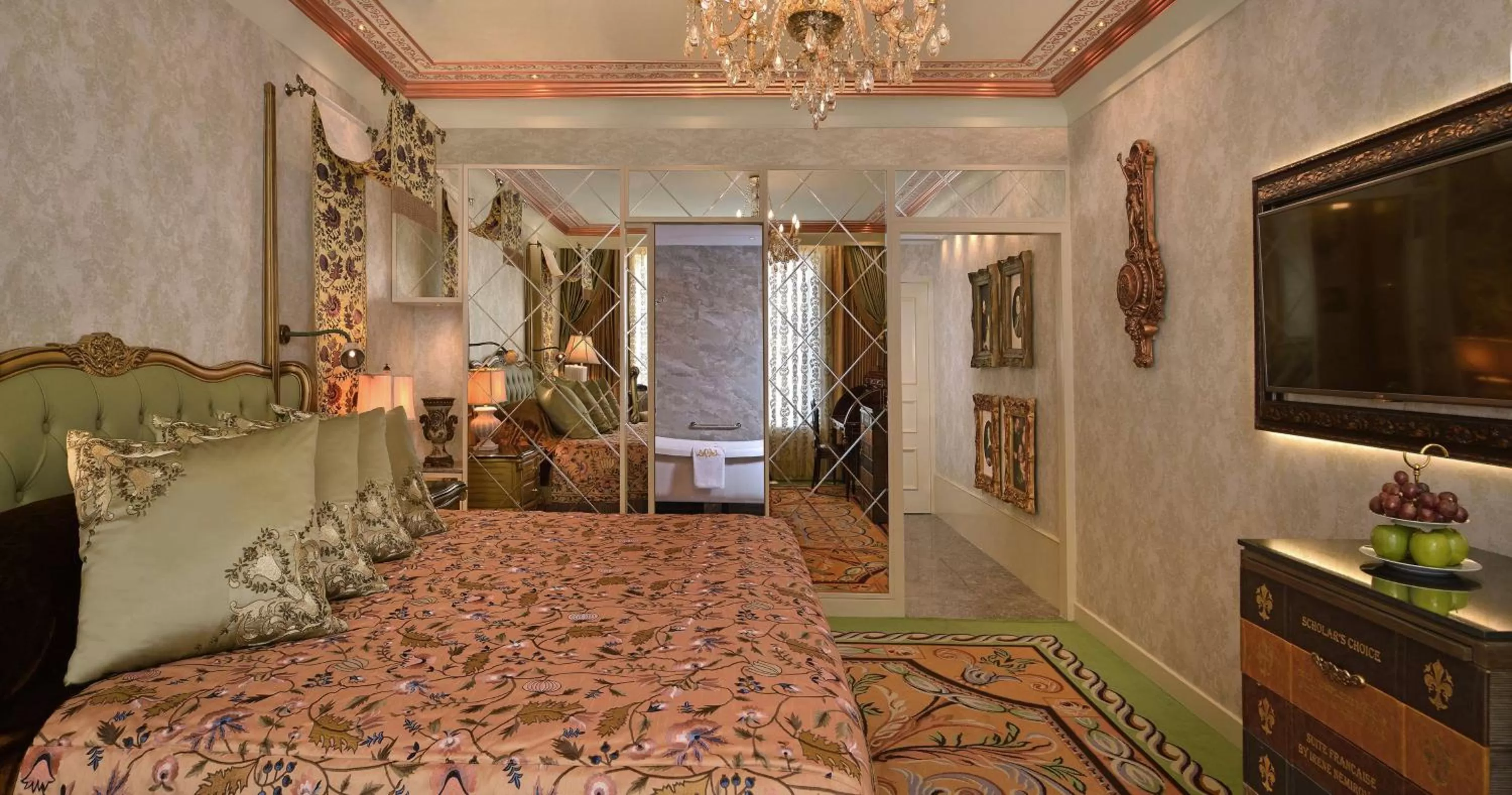 Photo of the whole room, Bed in Radisson Blu MBD Hotel Noida