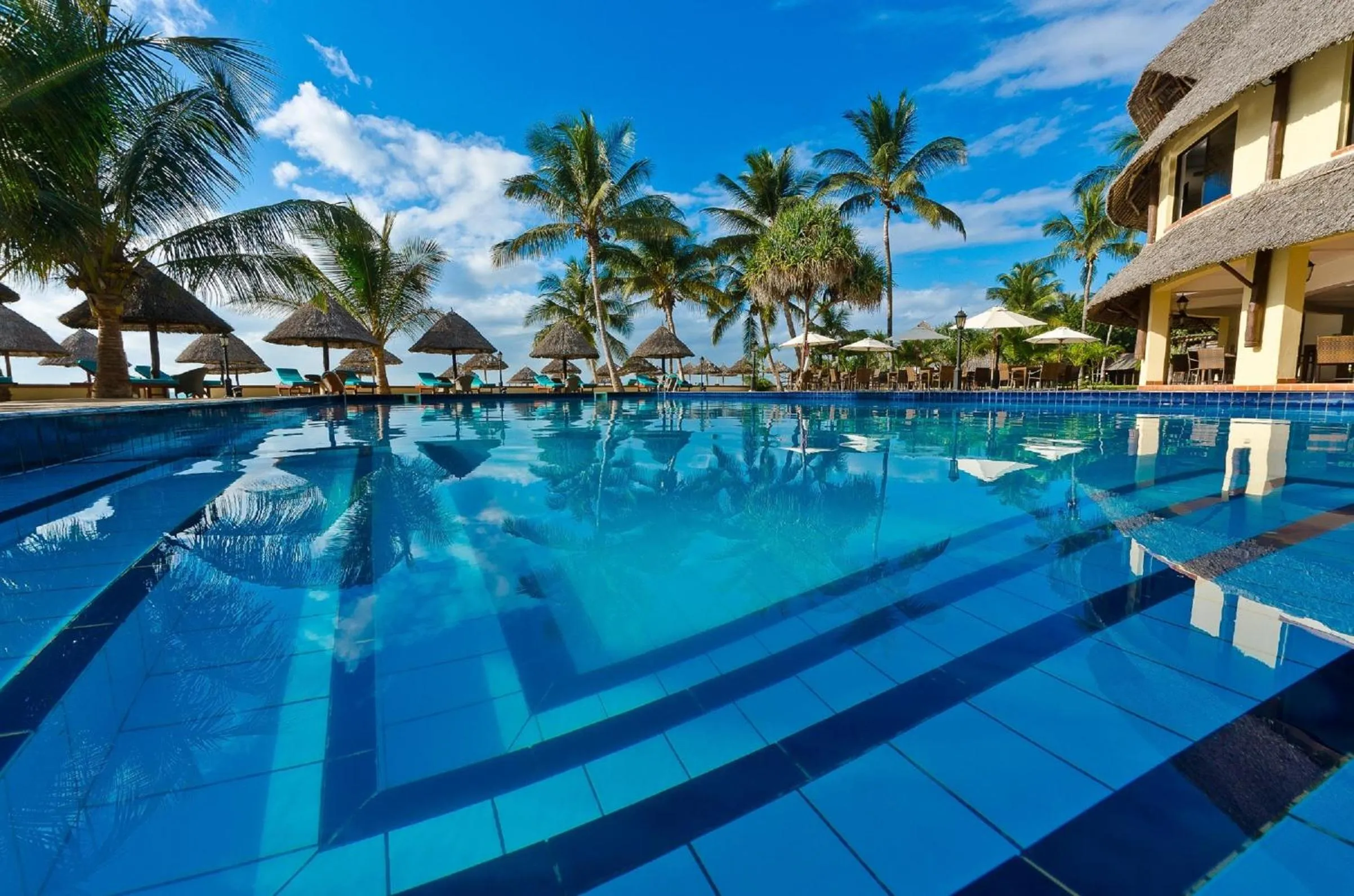 Swimming pool in White Sands Hotel