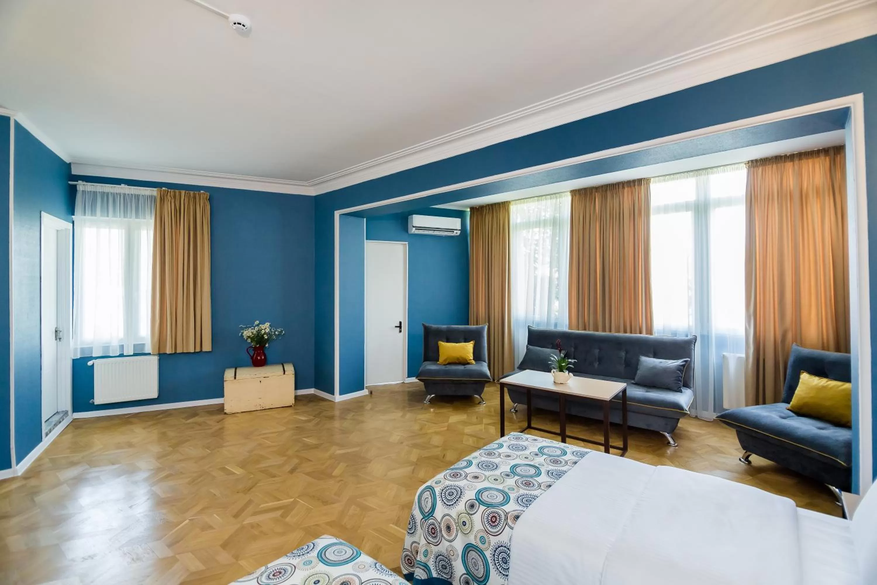 Seating area, Bed in Gvino Minda