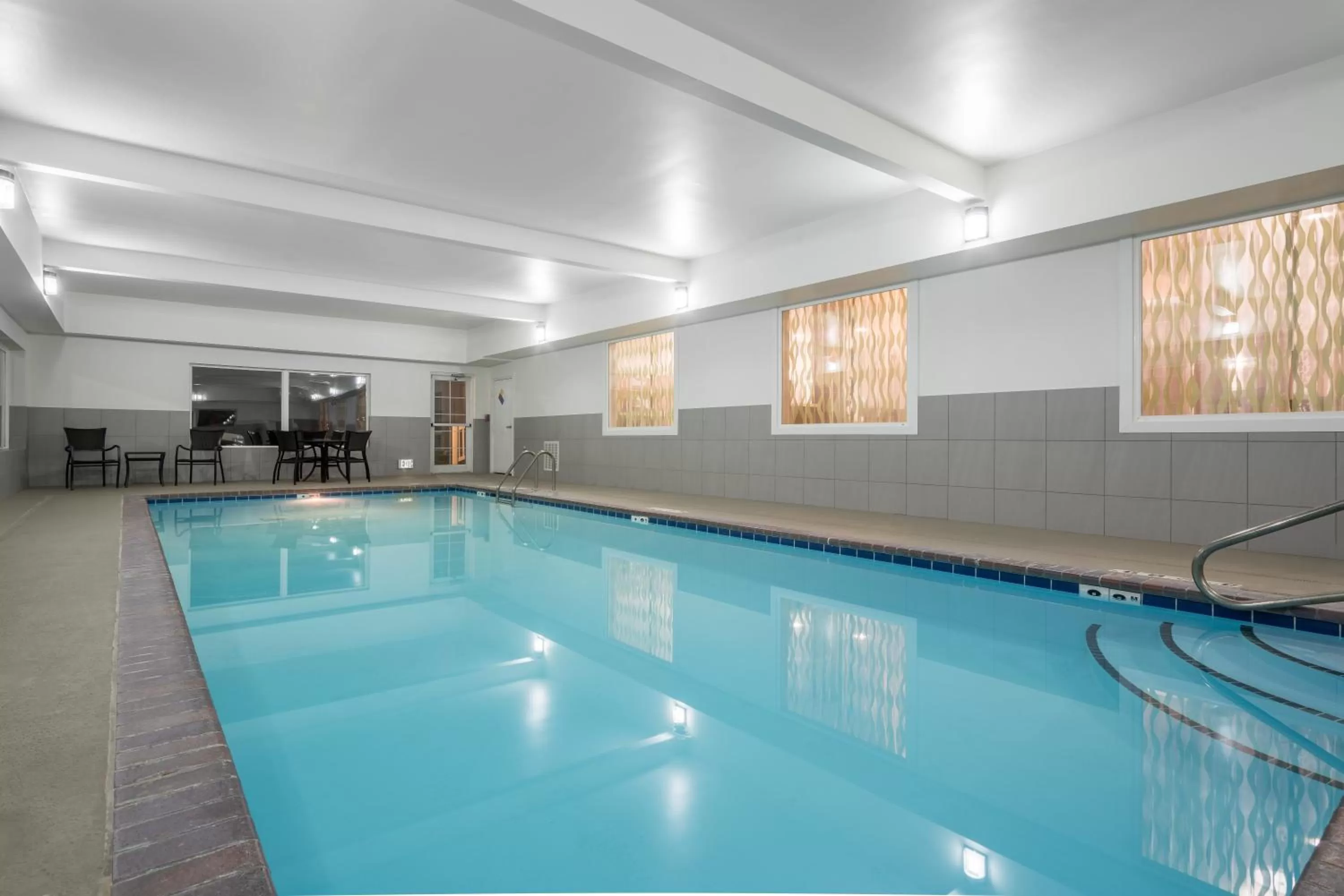 Swimming pool in Holiday Inn Express Hotel & Suites Ames by IHG