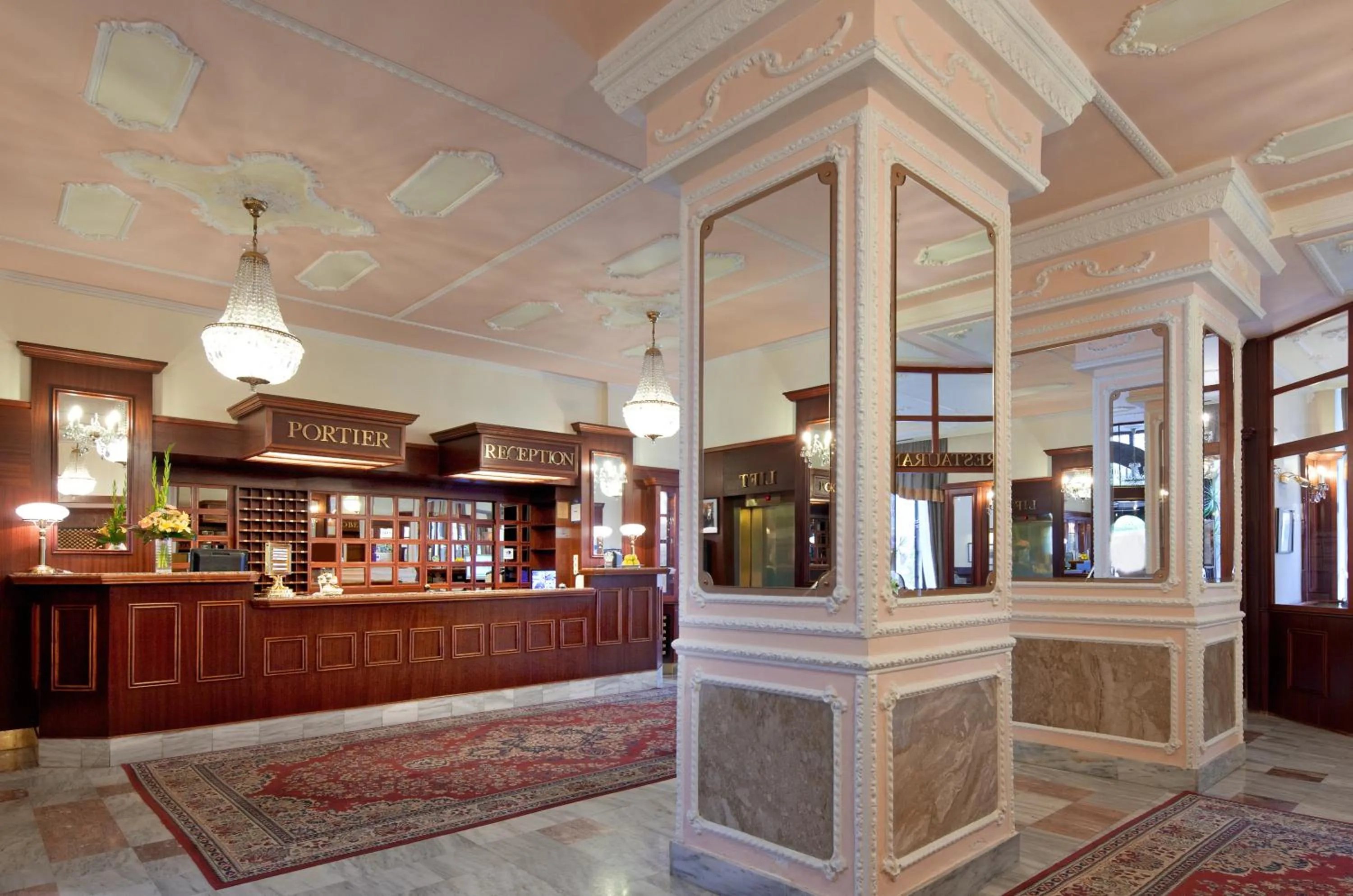 Lobby or reception in Hotel Excelsior