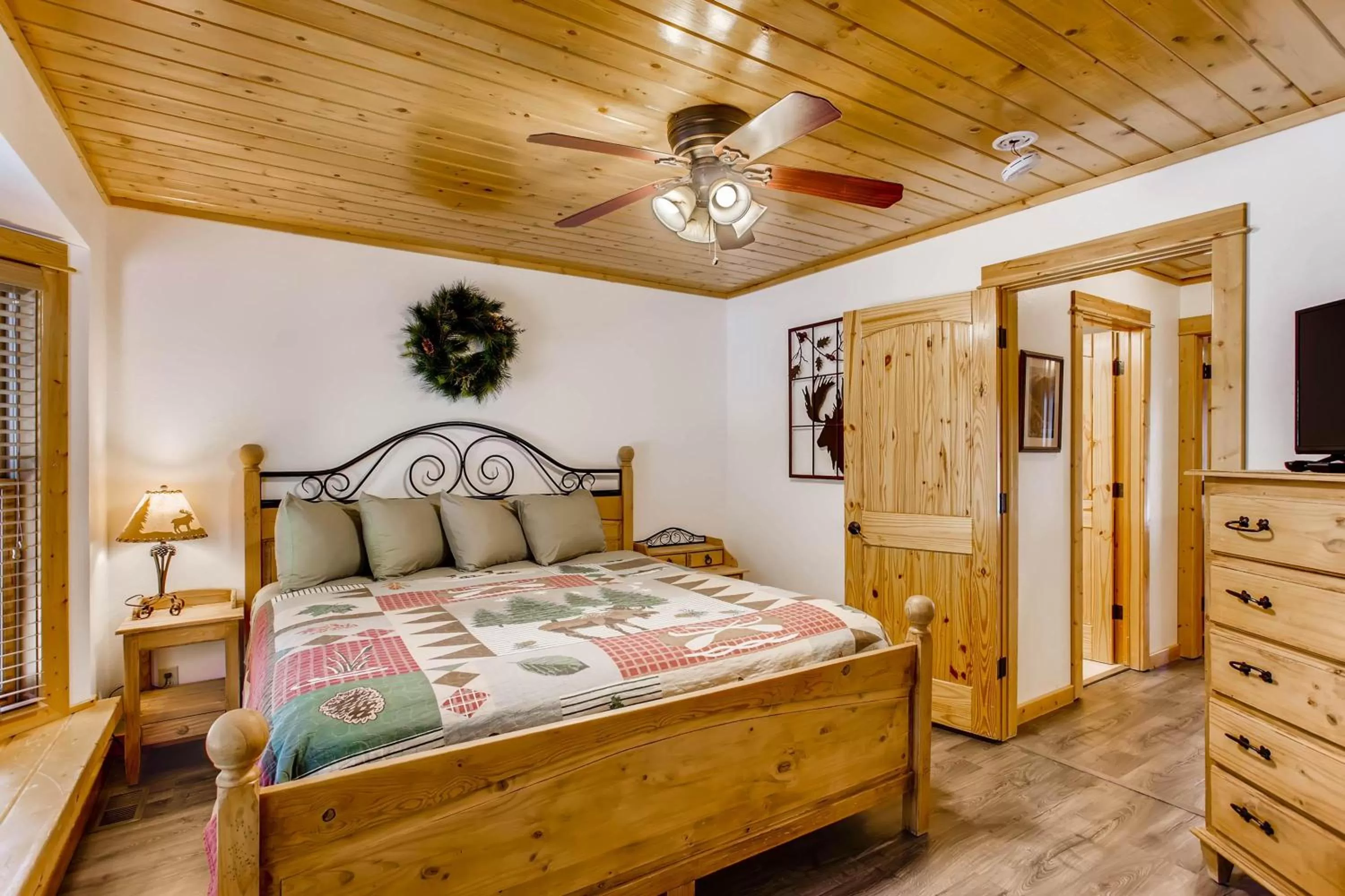 Bed in Estes Park Condos