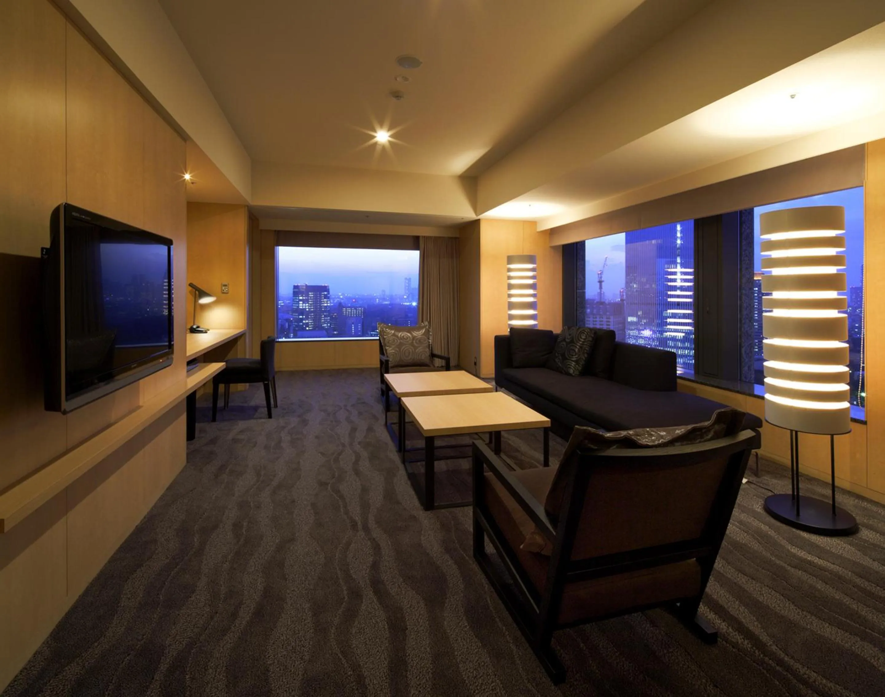 Night in The Capitol Hotel Tokyu