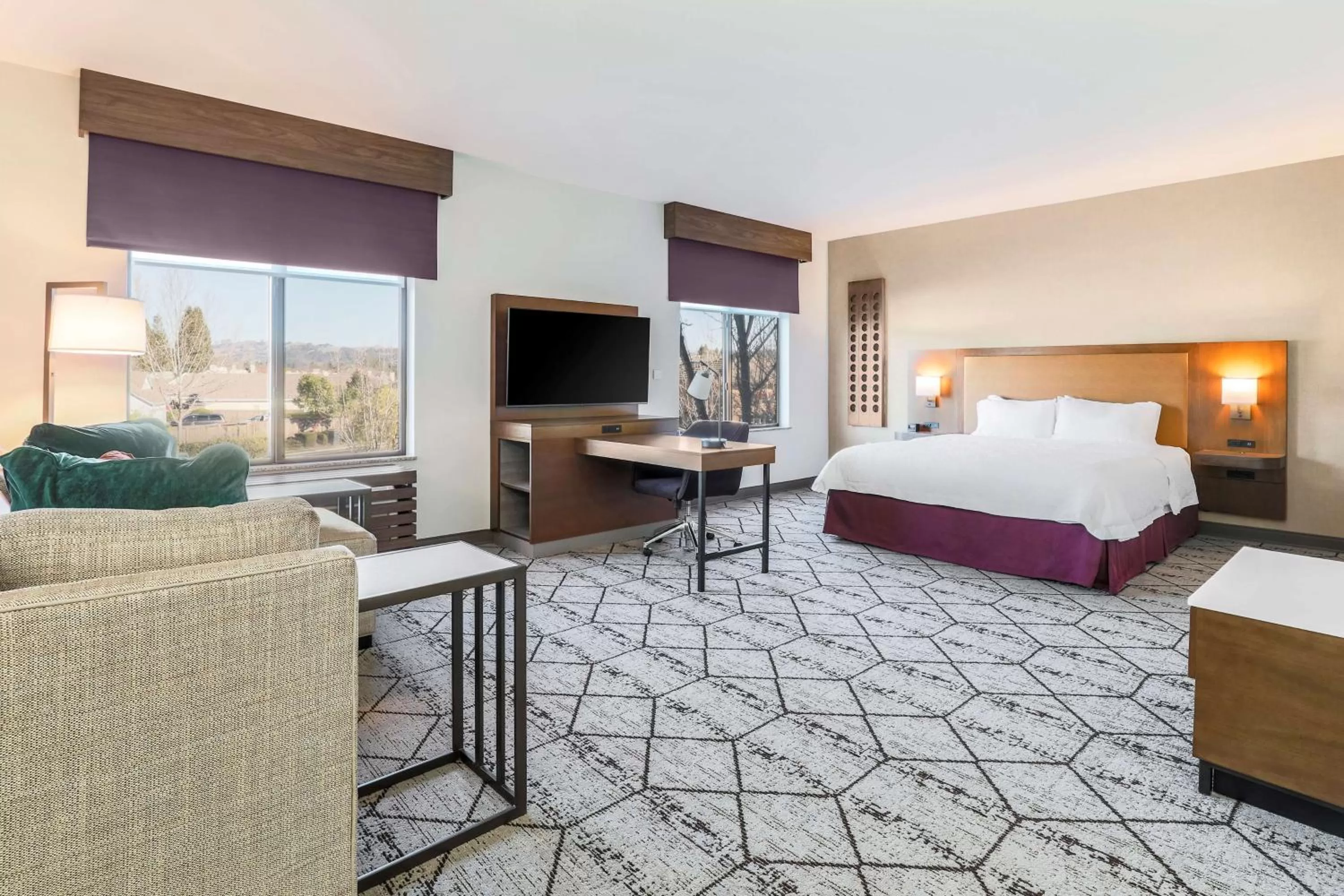 Bedroom, Bed in Hampton Inn & Suites Windsor-Sonoma Wine Country