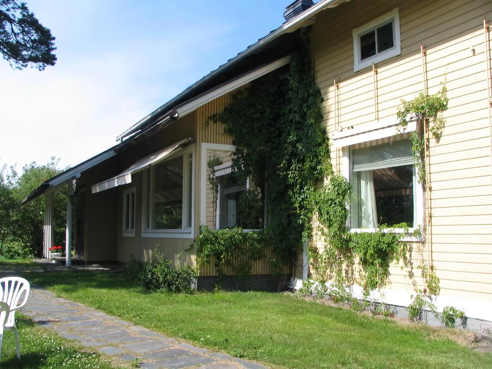 Facade/entrance in Ahlströmin Ruukki Noormarkku