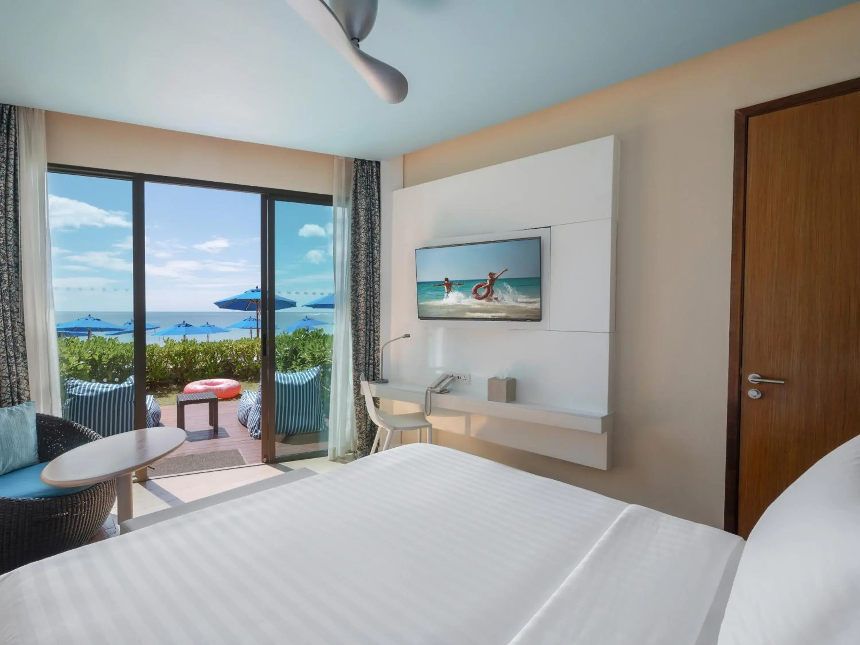 Deluxe Beachfront King in OZO Chaweng Samui Deluxe Beachfront King in OZO Chaweng Samui