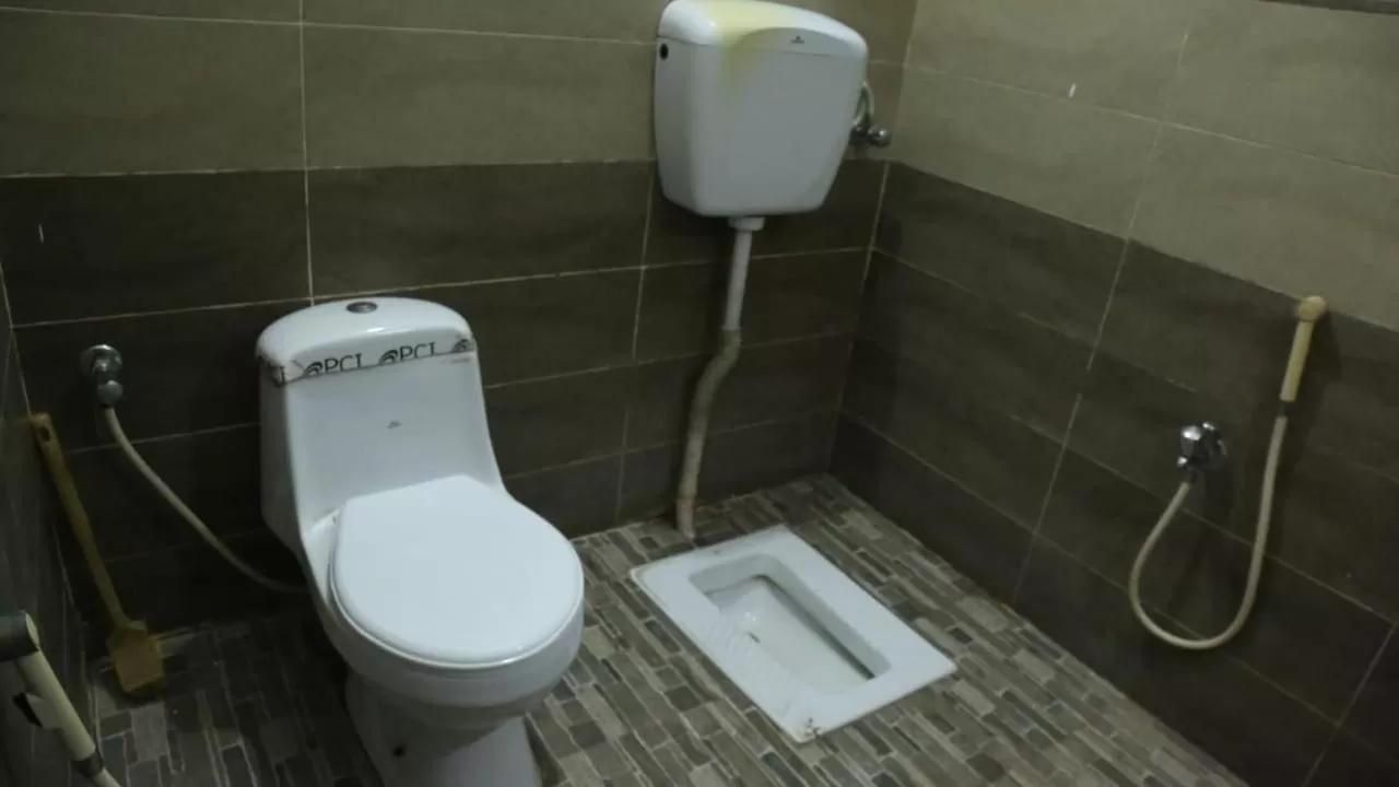 Bathroom in HOTEL DE SMART Multan