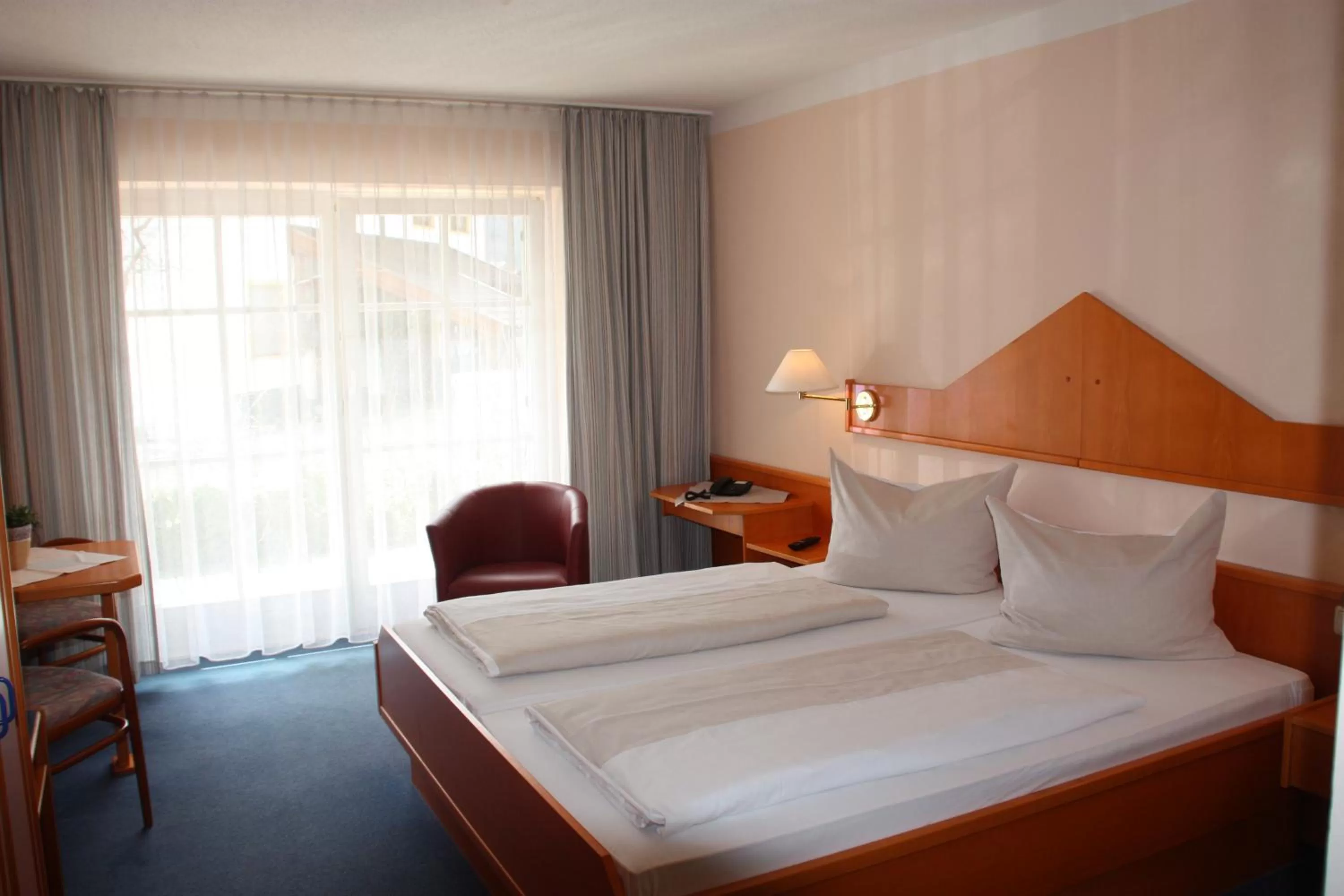 Balcony/Terrace, Bed in Hotel Hohenaschau