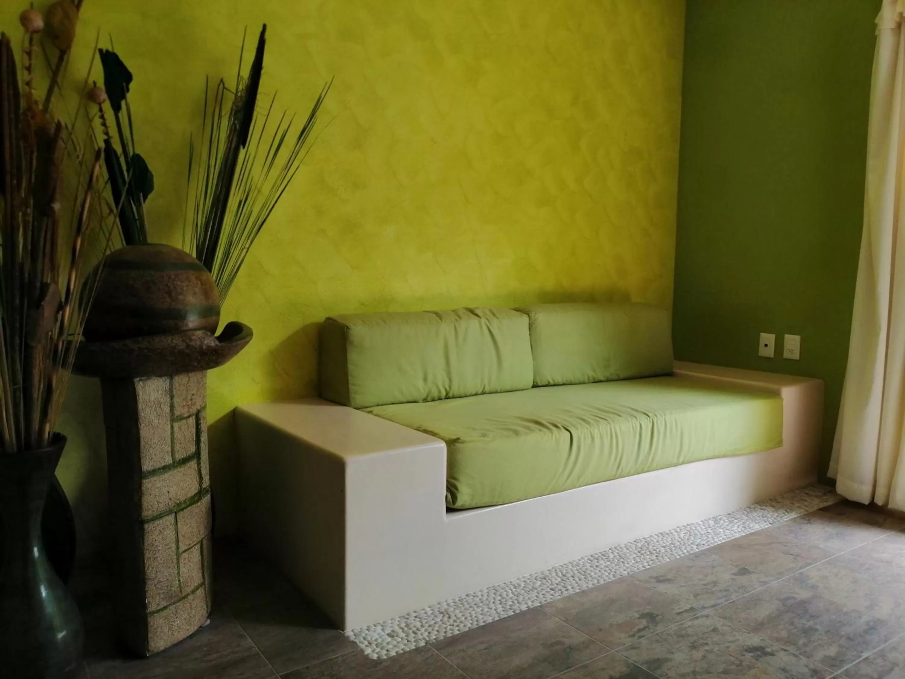 Living room in Ceiba Studios